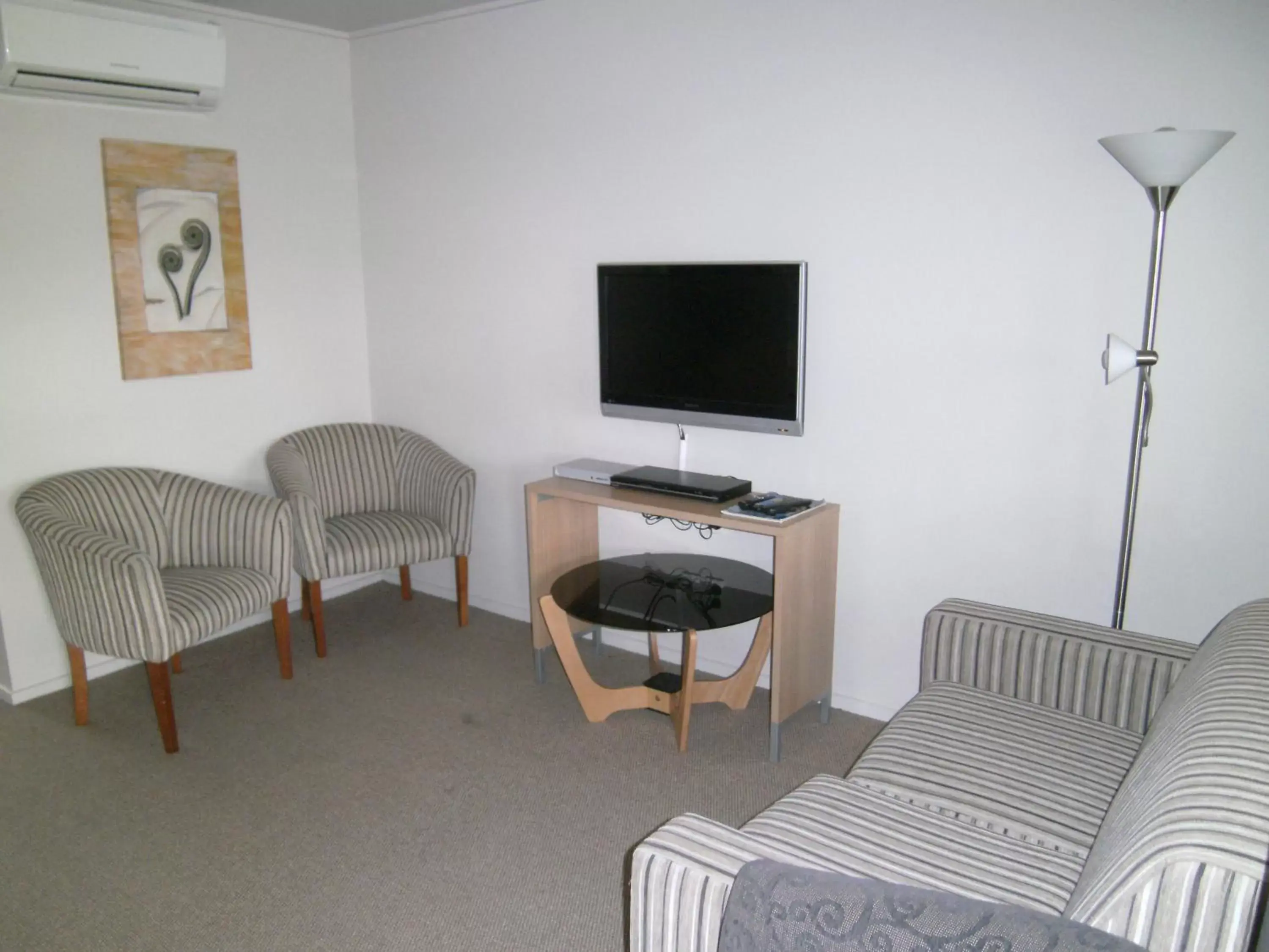 Living room, Seating Area in Anchorage Motel Apartments