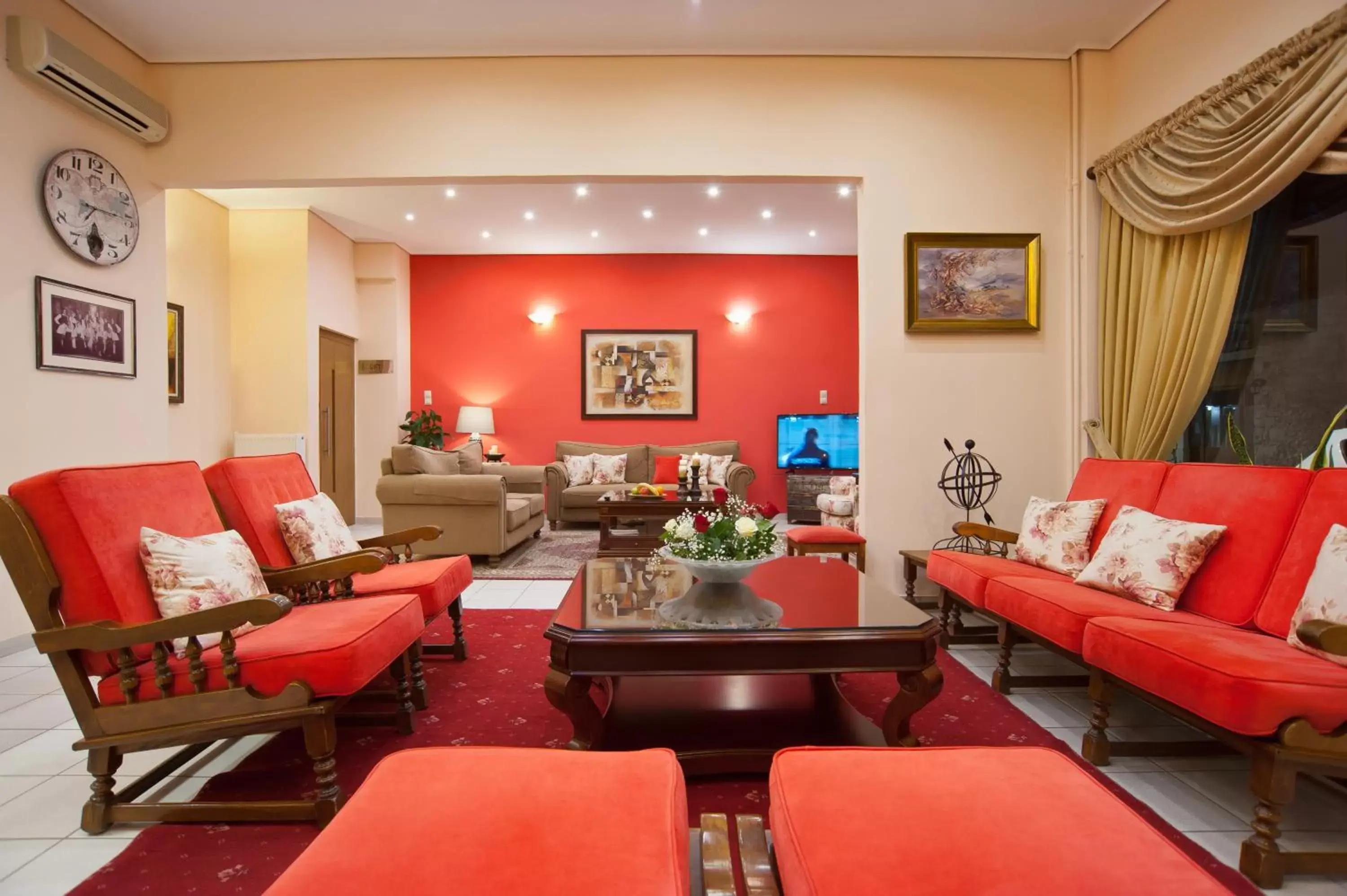 Communal lounge/ TV room, Seating Area in Pan Hotel