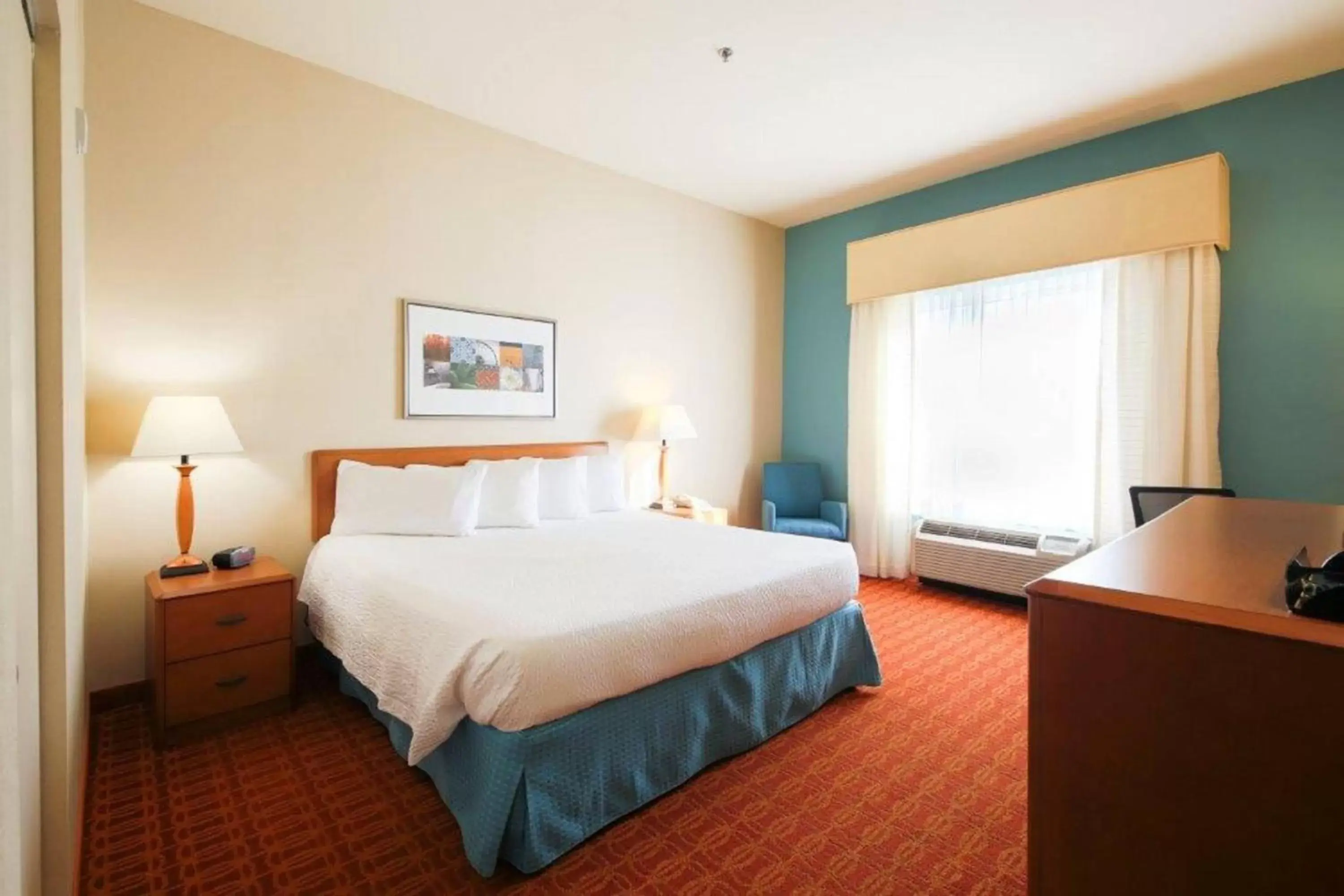 Photo of the whole room, Bed in Fairfield Inn & Suites Warner Robins