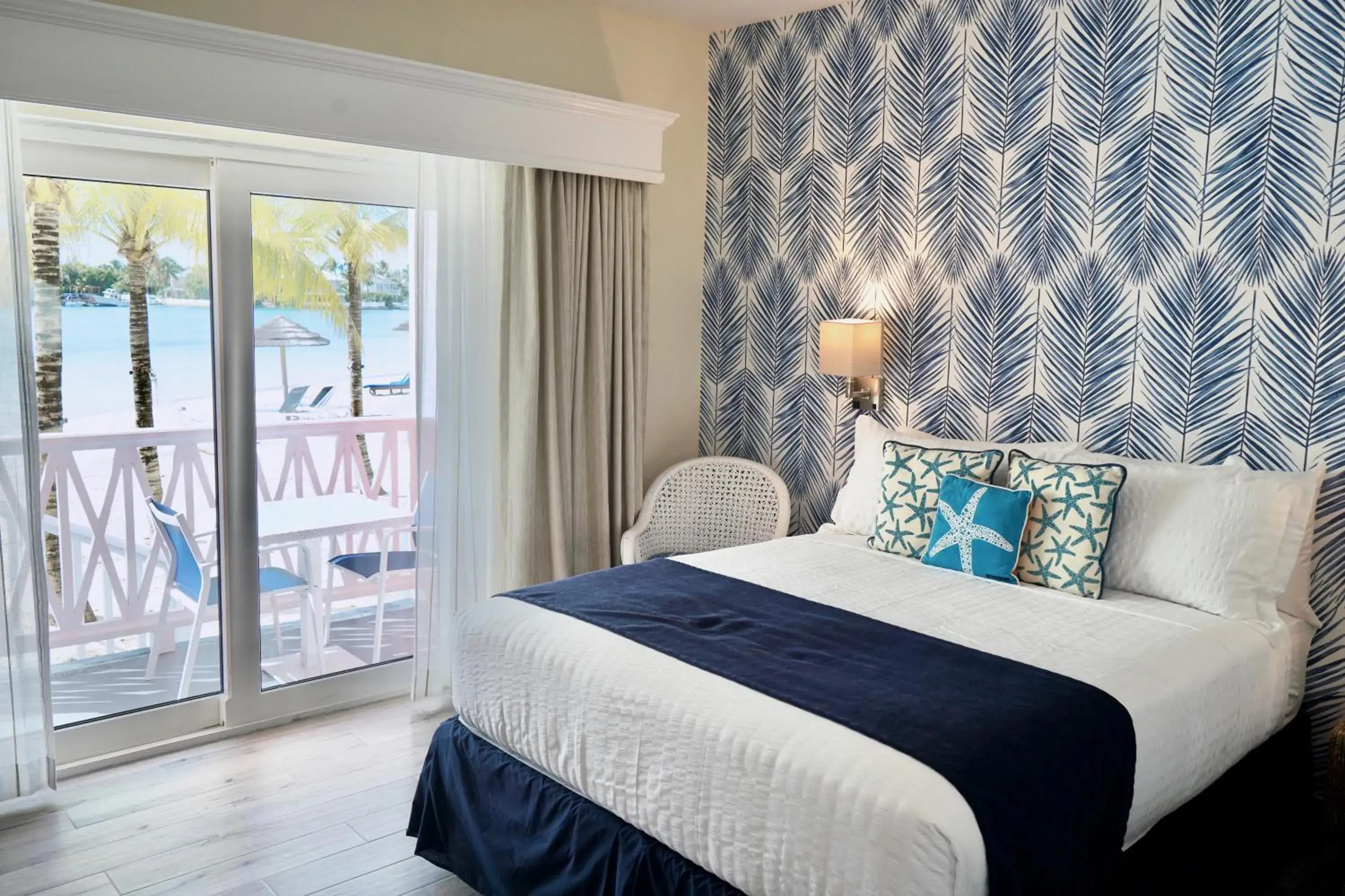 Bedroom, Bed in Sandyport Beach Resort