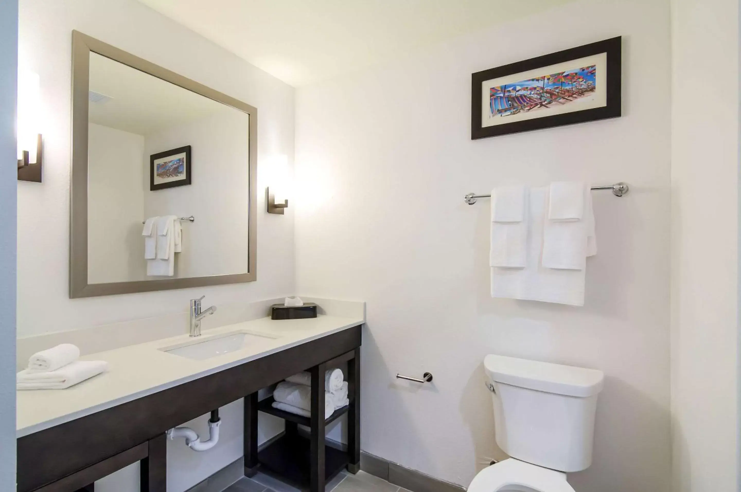 Photo of the whole room, Bathroom in Comfort Inn & Suites Gulf Shores East Beach near Gulf State Park