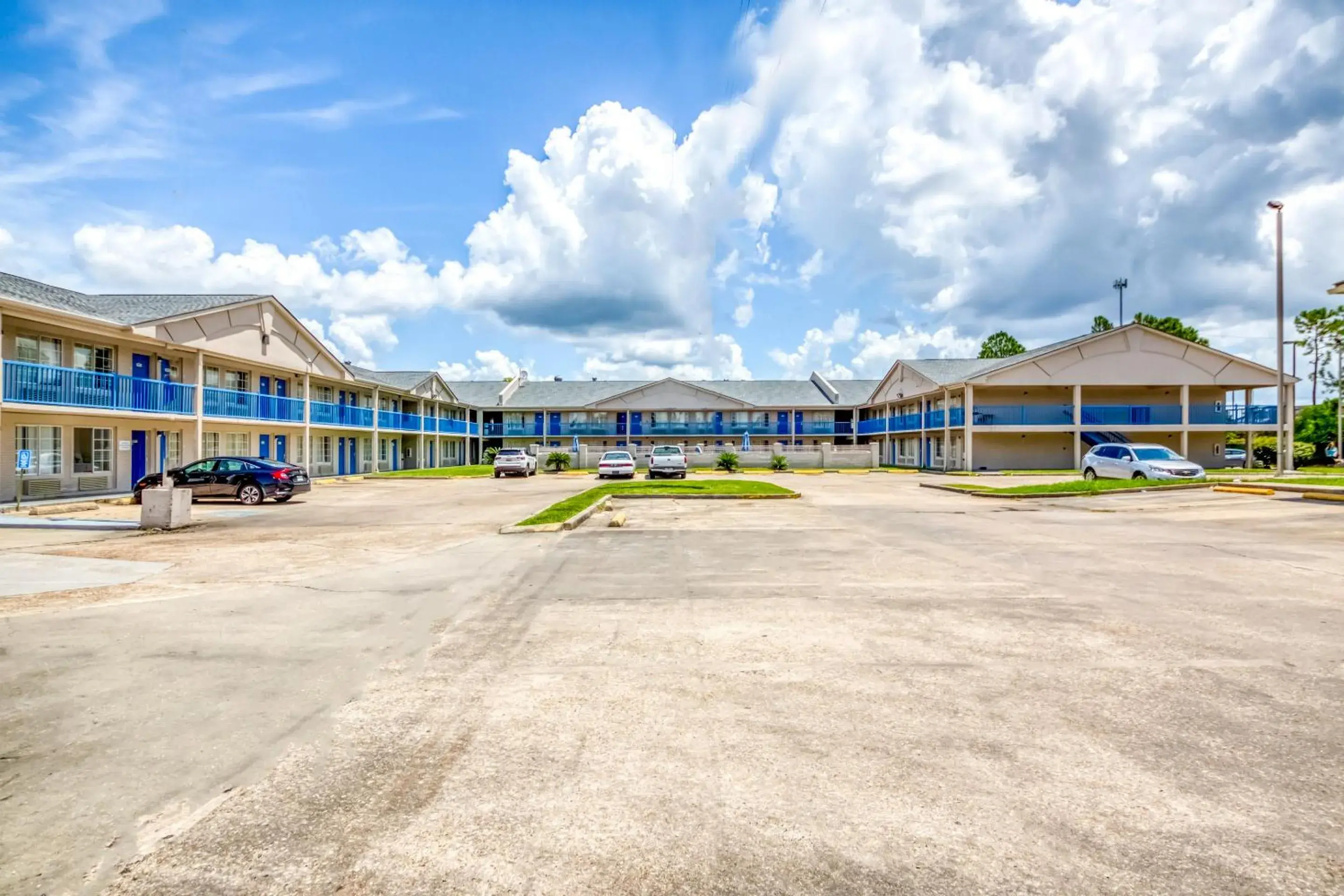 Parking, Property Building in OYO Hotel Baton Rouge East I-12 Louisiana