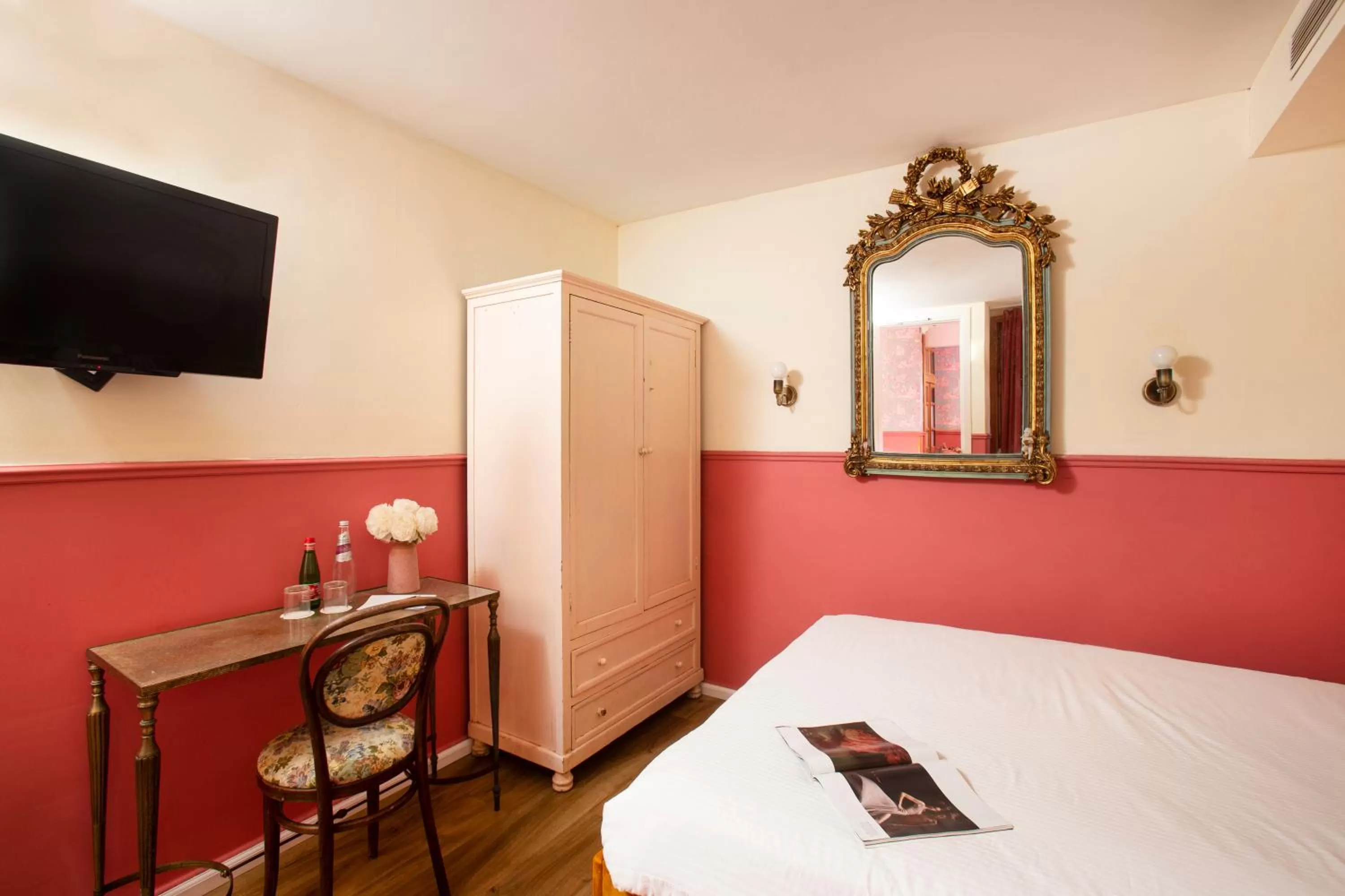 TV and multimedia in The Elliot - Adults only