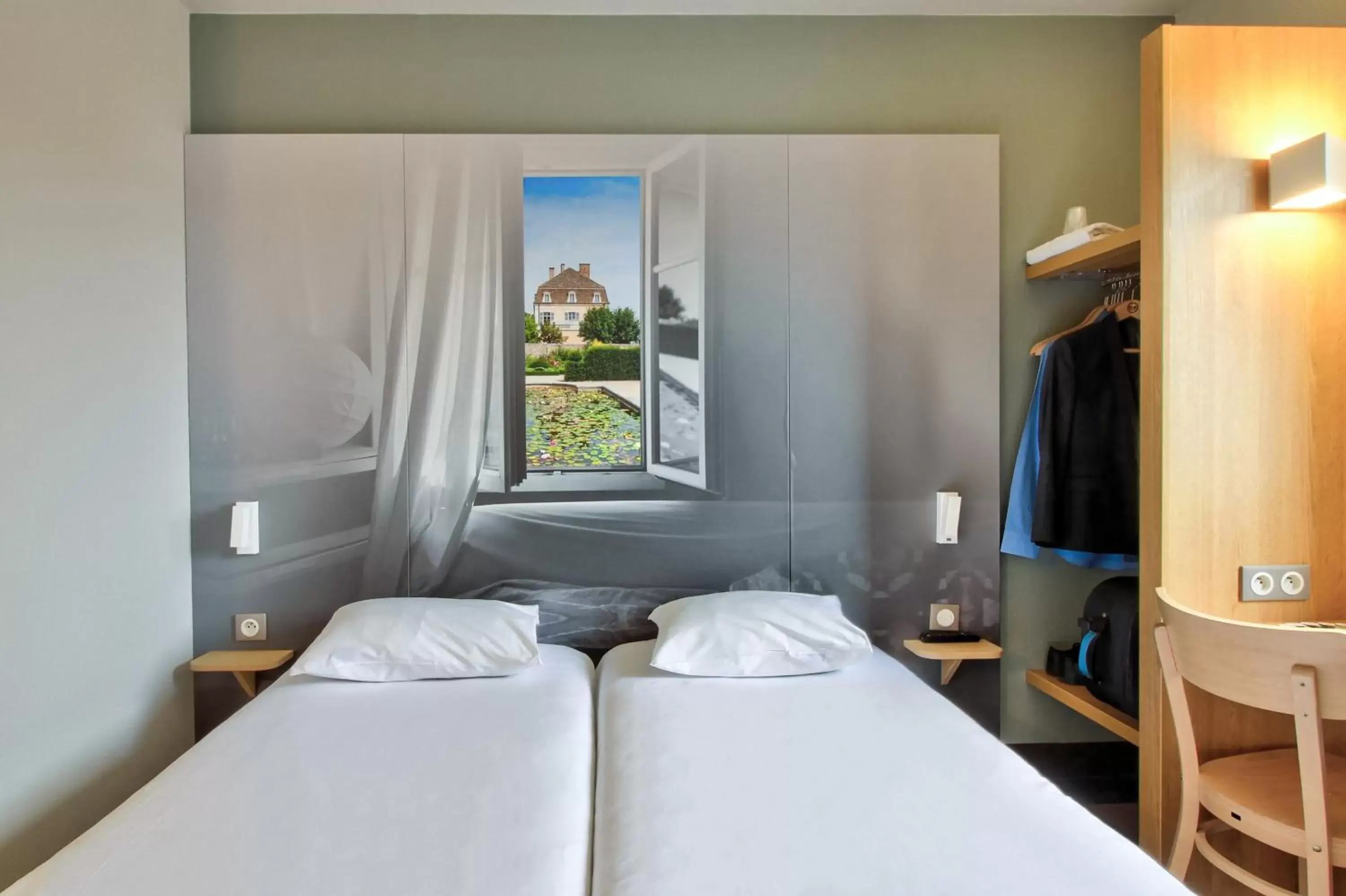 Bedroom, Bed in B&B HOTEL Beaune Sud 2