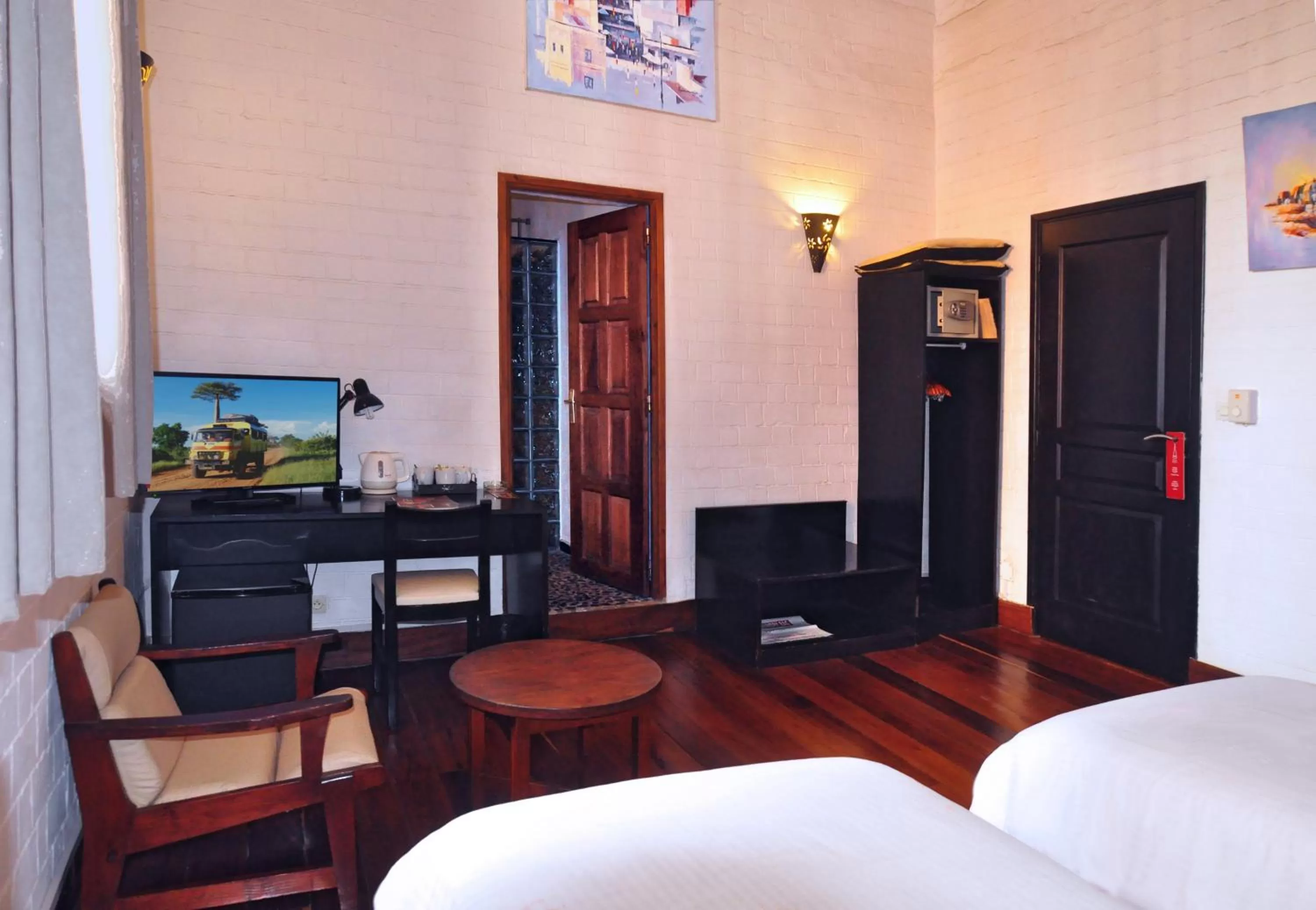 Photo of the whole room, Bed in Rova Hotel