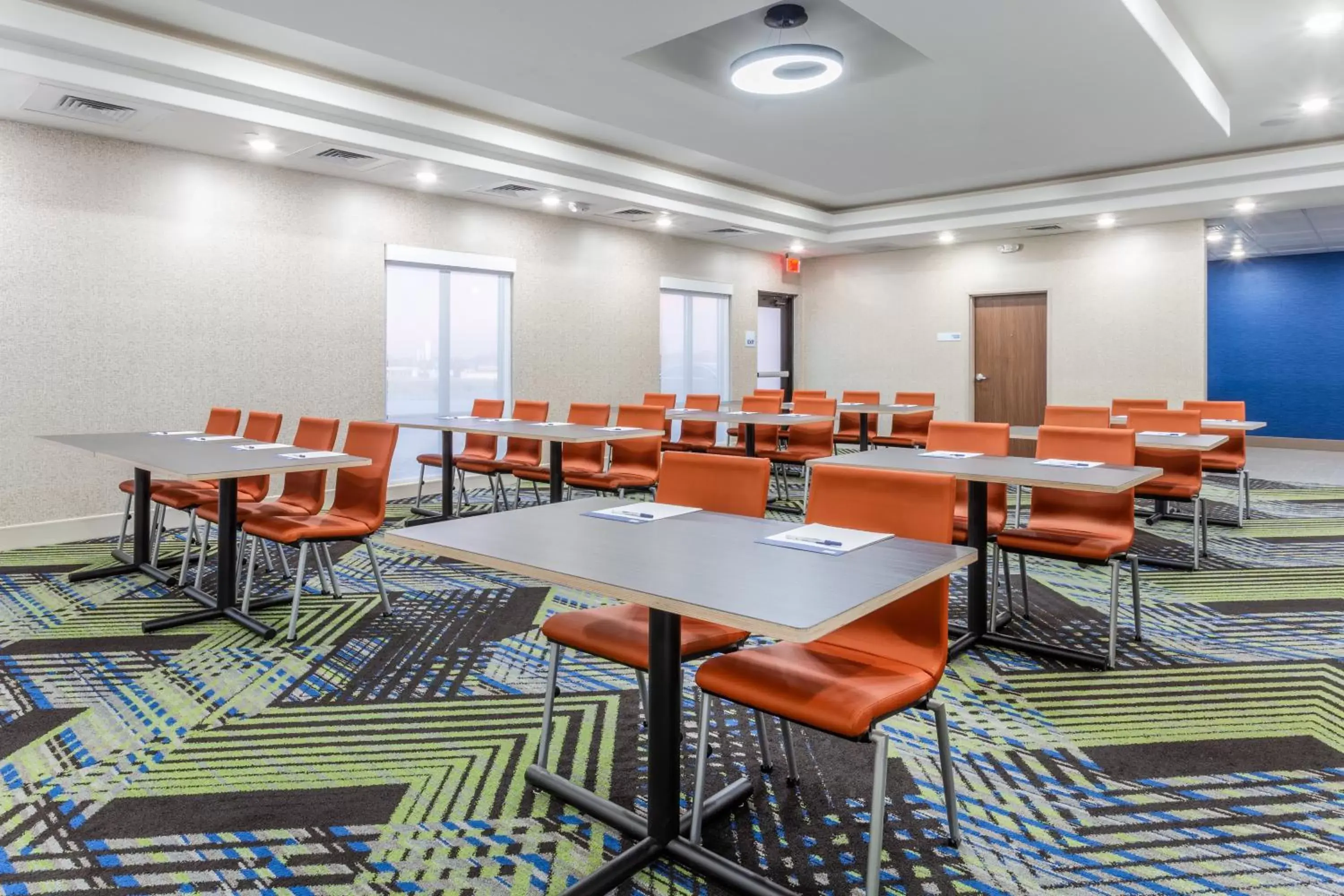 Meeting/conference room in Holiday Inn Express & Suites Kearney, an IHG Hotel