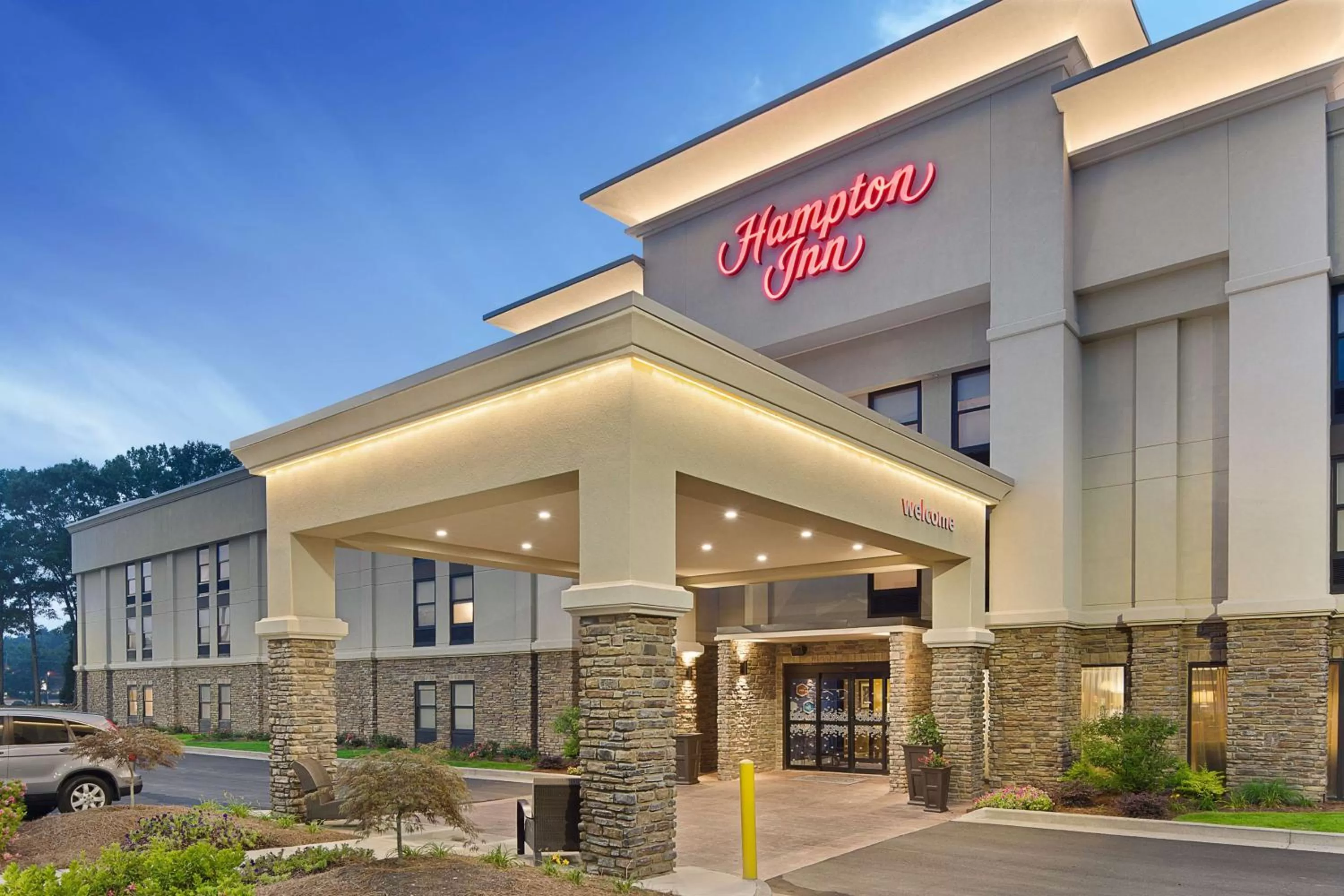 Property building in Hampton Inn Lagrange near Callaway Gardens