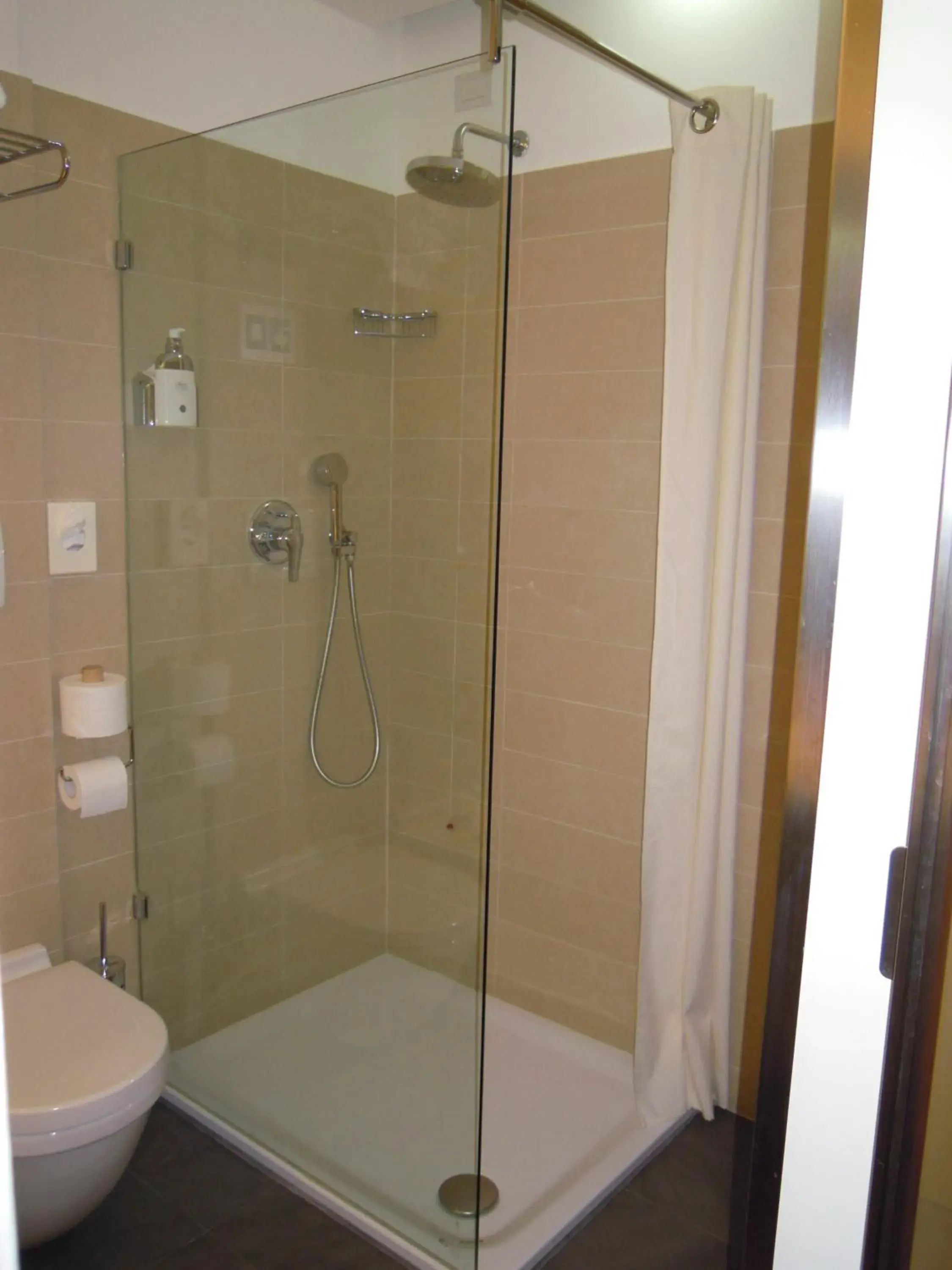 Shower, Bathroom in Beach Hotel Du Lac Malcesine