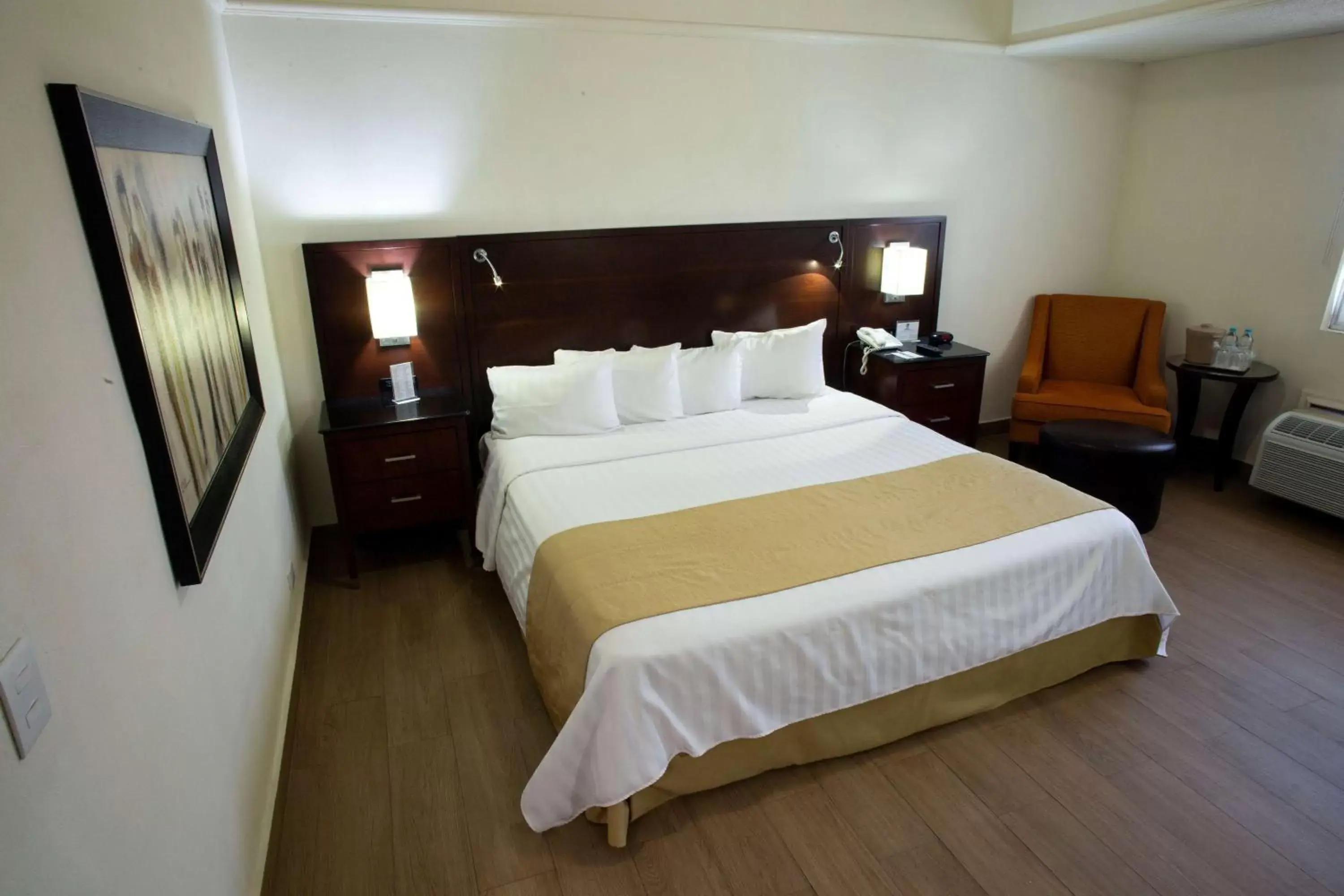 Photo of the whole room, Bed in Best Western Centro Monterrey