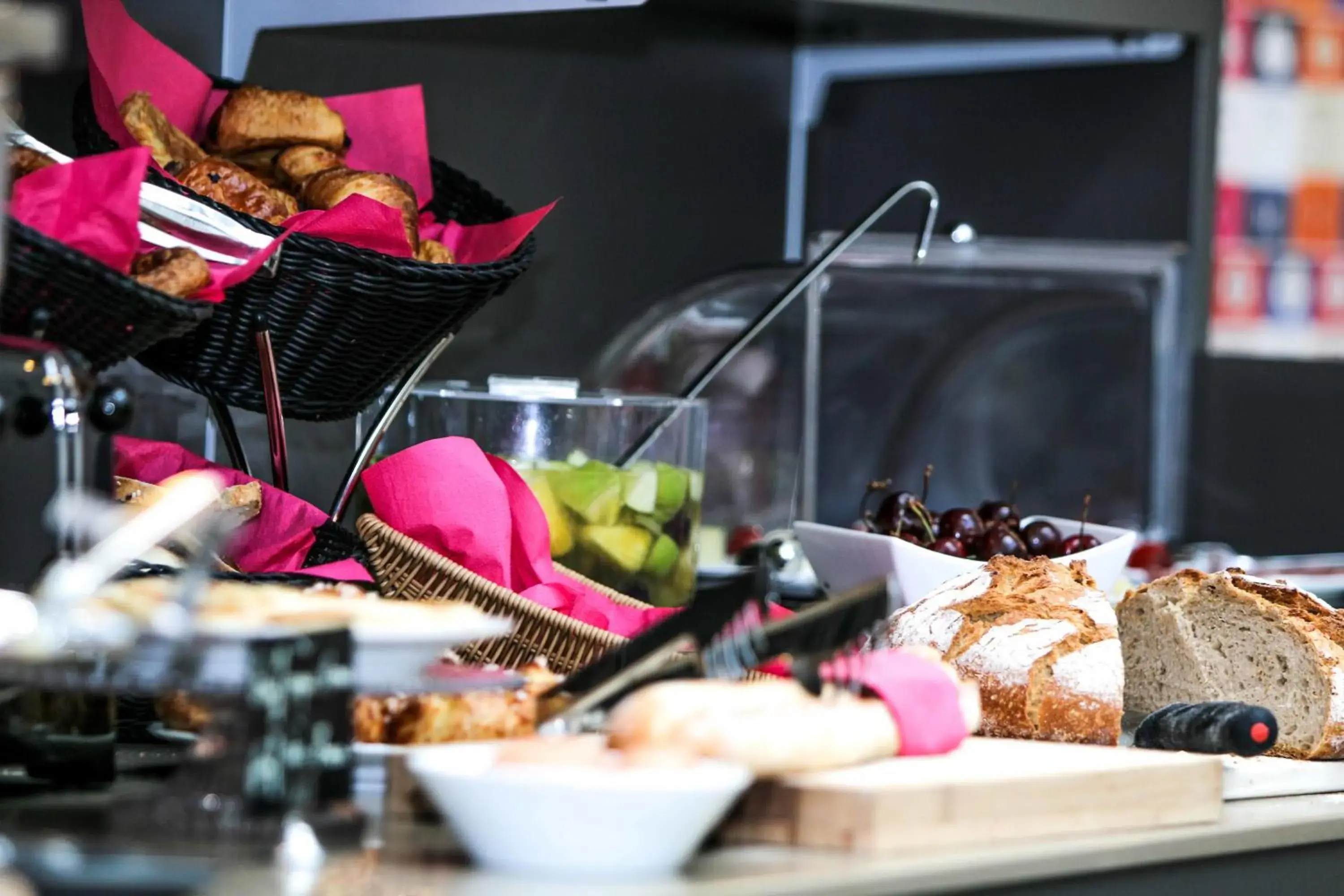 Food and drinks in Hôtel Vic Eiffel Food and drinks in Hôtel Vic Eiffel