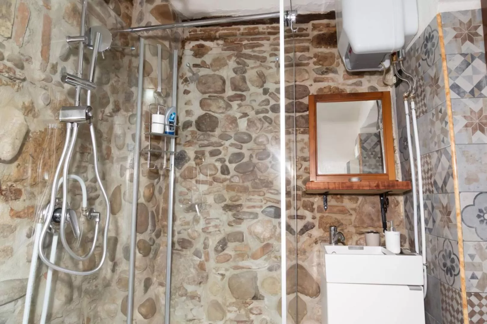 Shower, Bathroom in Civico 87