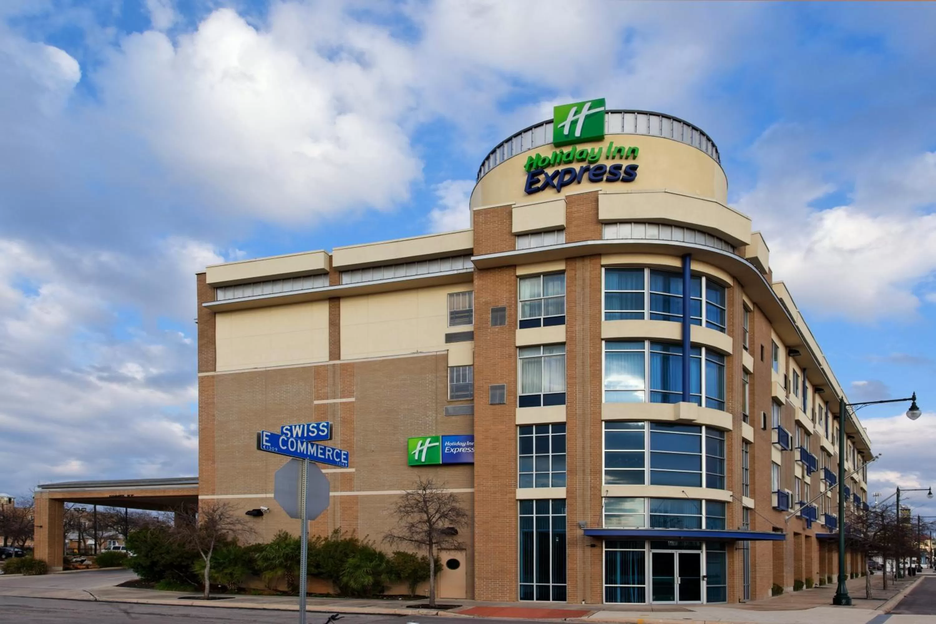 Property building in Holiday Inn Express Hotel & Suites San Antonio - Rivercenter Area by IHG