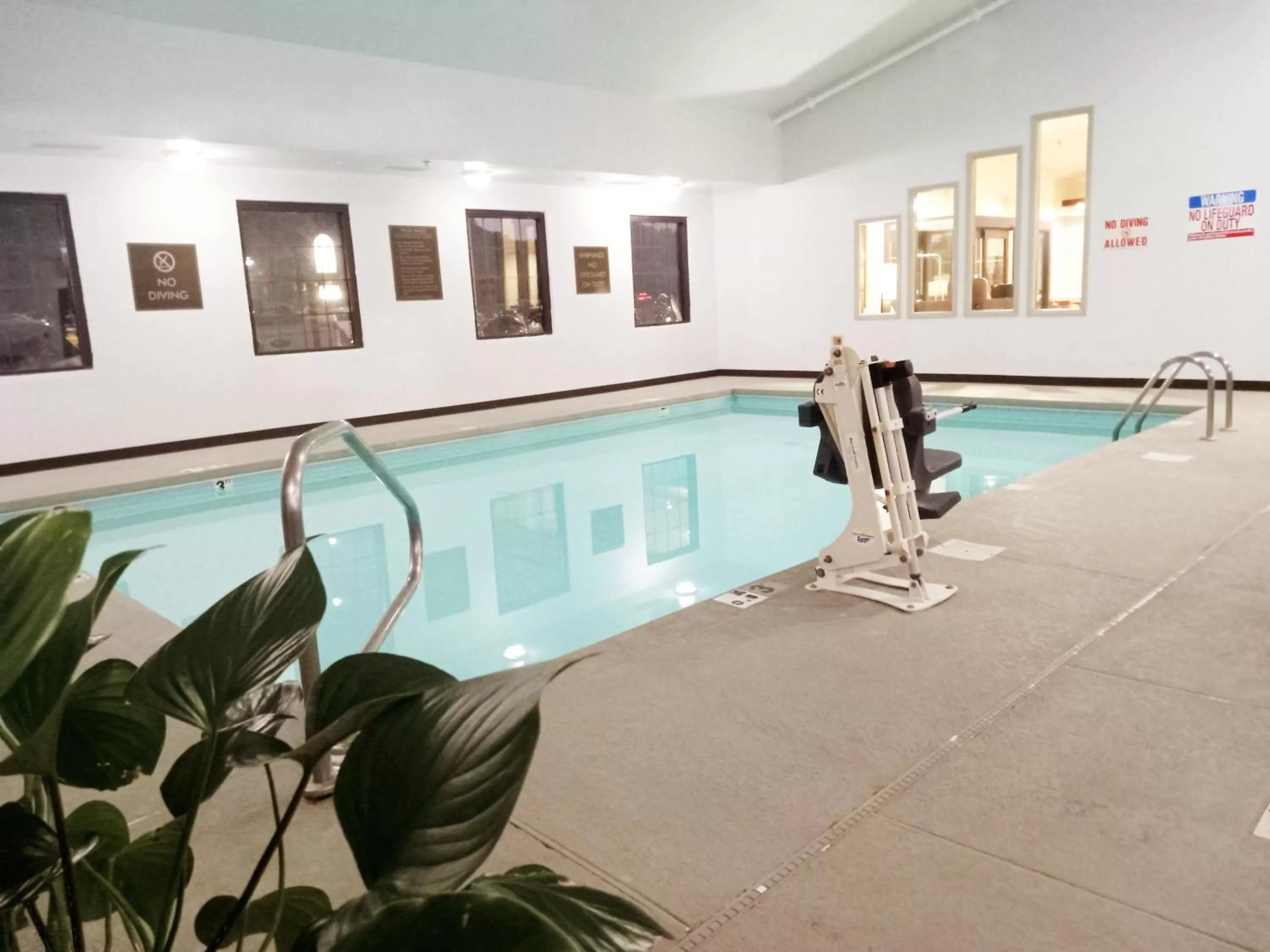 Swimming pool in Comfort Inn near Downtown & Blue Ridge PKWY