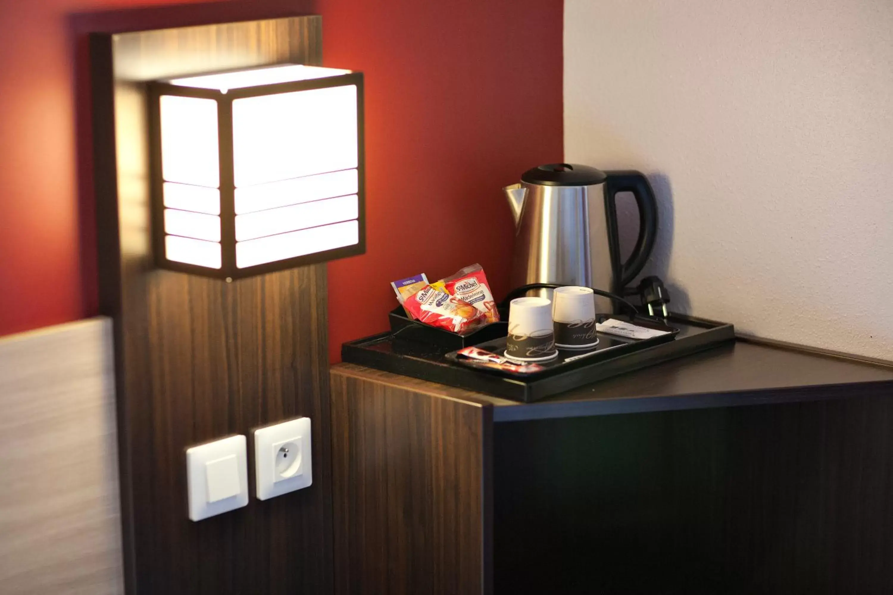 Coffee/Tea Facilities in Comfort Hotel Clermont Saint Jacques