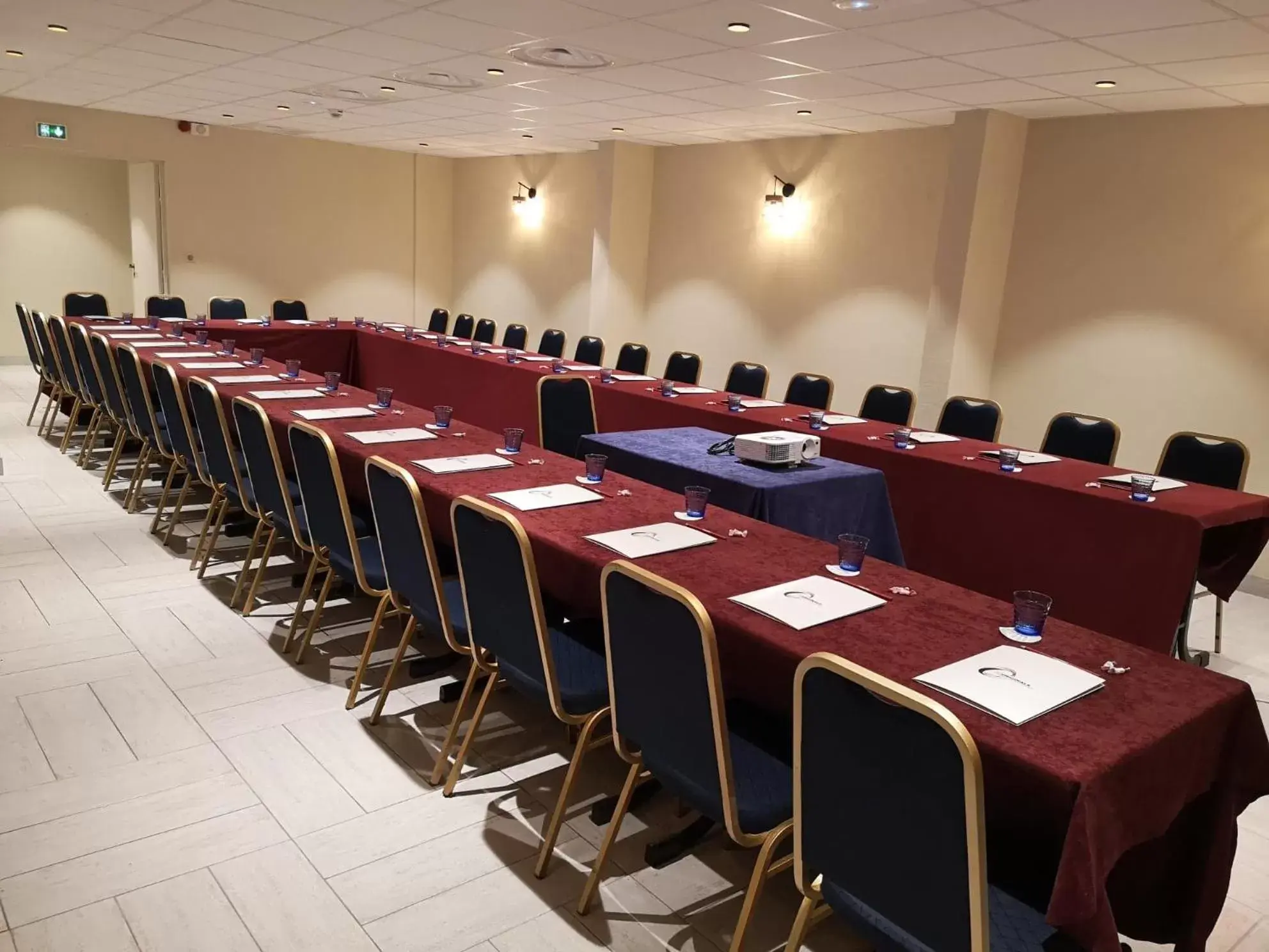 Meeting/conference room in The Originals Boutique, Hôtel Neptune, Berck-sur-Mer (Inter-Hotel)