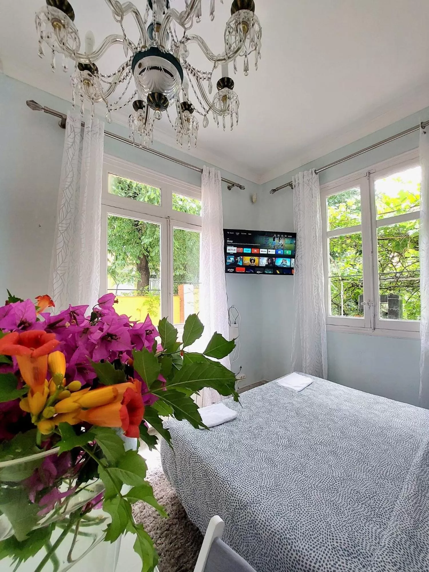 Bed in N1 Casa de Madrid - greenpeace line