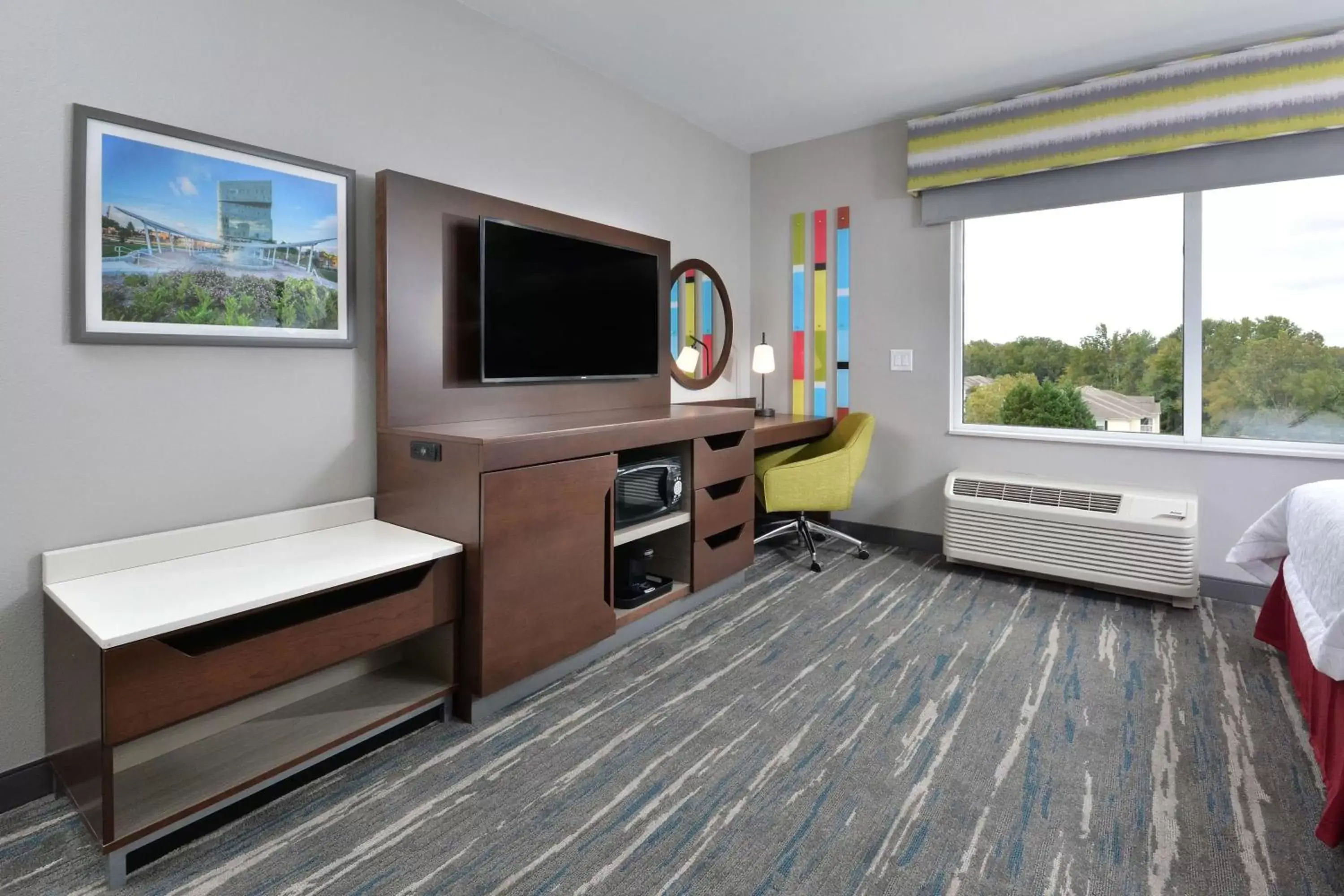 Bedroom, TV/Entertainment Center in Hampton Inn & Suites Charlotte North I 485