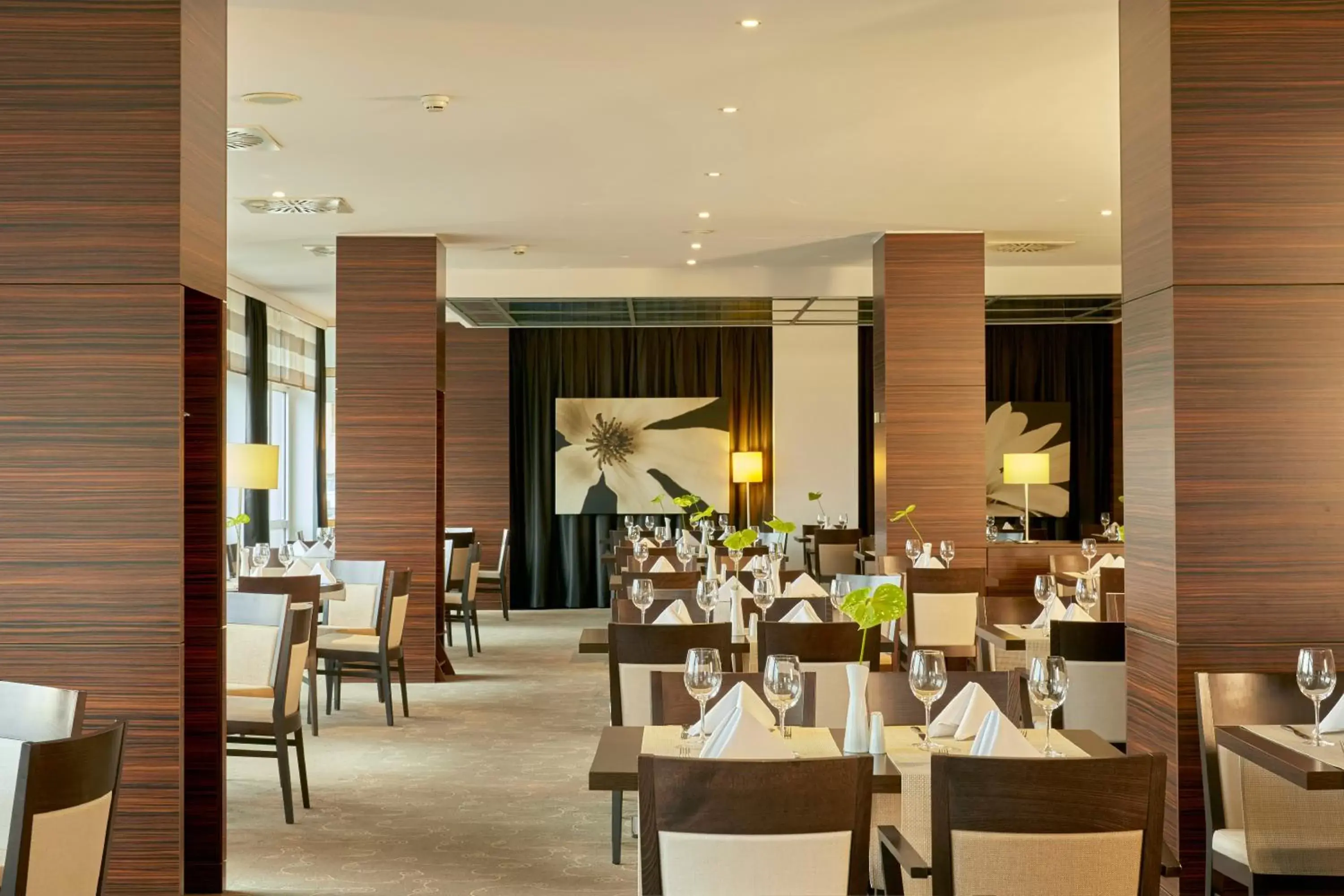 Restaurant/places to eat in H+ Hotel Leipzig-Halle Restaurant/places to eat in H+ Hotel Leipzig-Halle