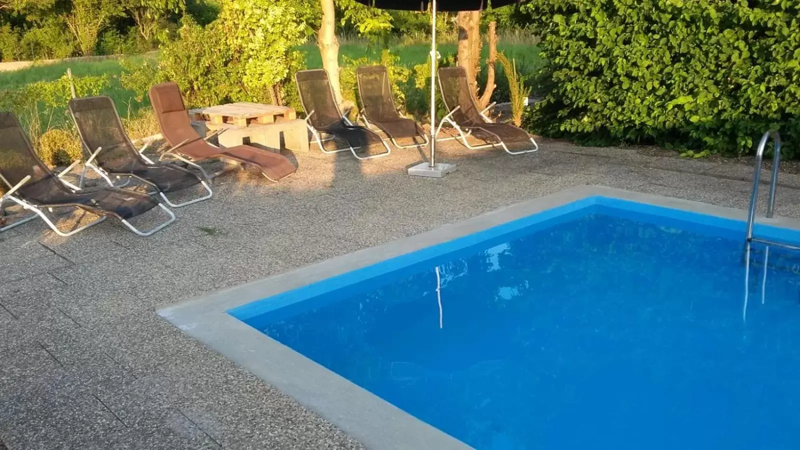 Swimming Pool in Kraft Hotel-Klimaanlage in jedem Zimmer, AC in each room! Swimming Pool in Kraft Hotel-Klimaanlage in jedem Zimmer, AC in each room!