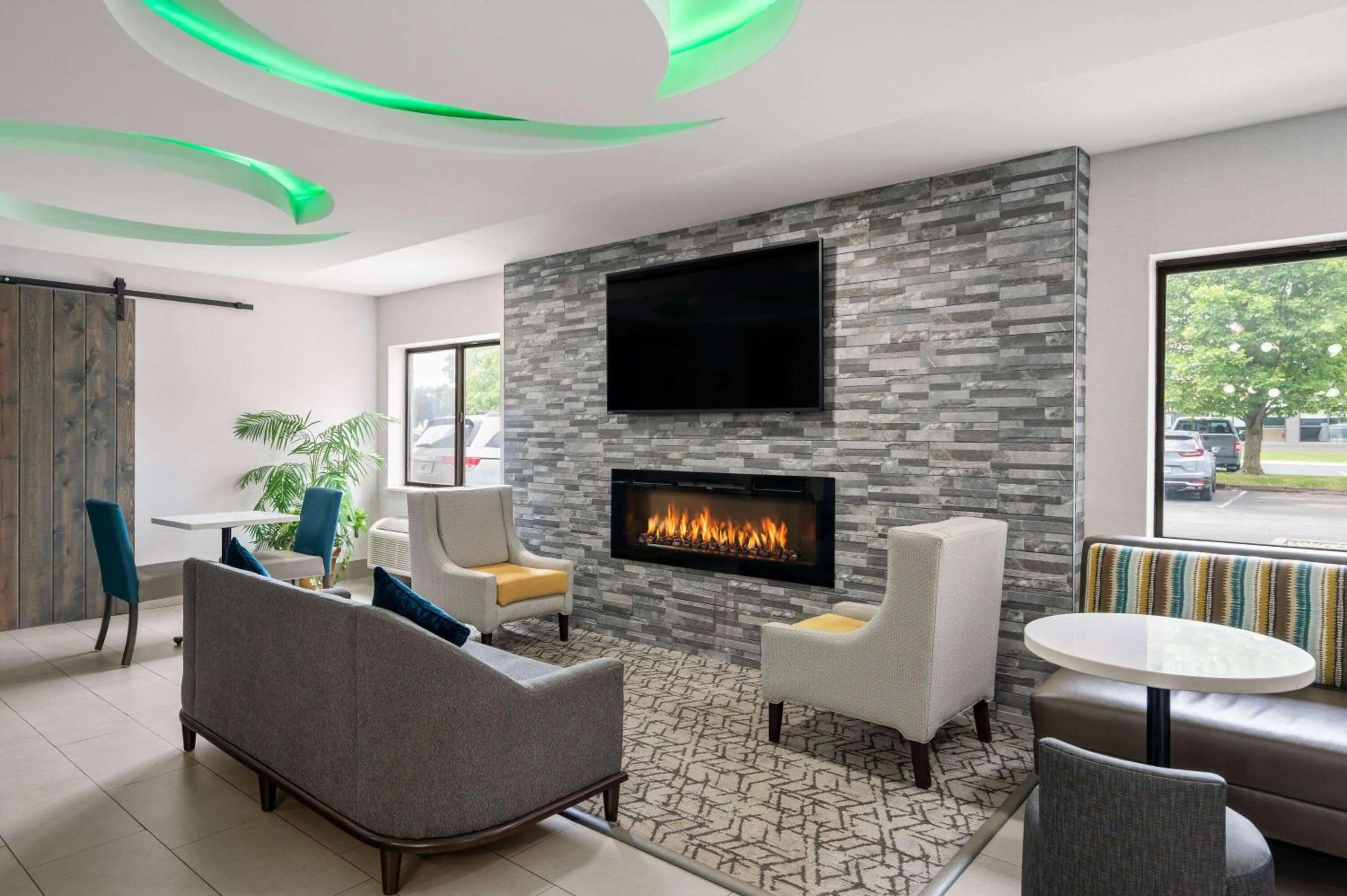 Lobby or reception in La Quinta Inn by Wyndham Indianapolis Airport Executive Dr