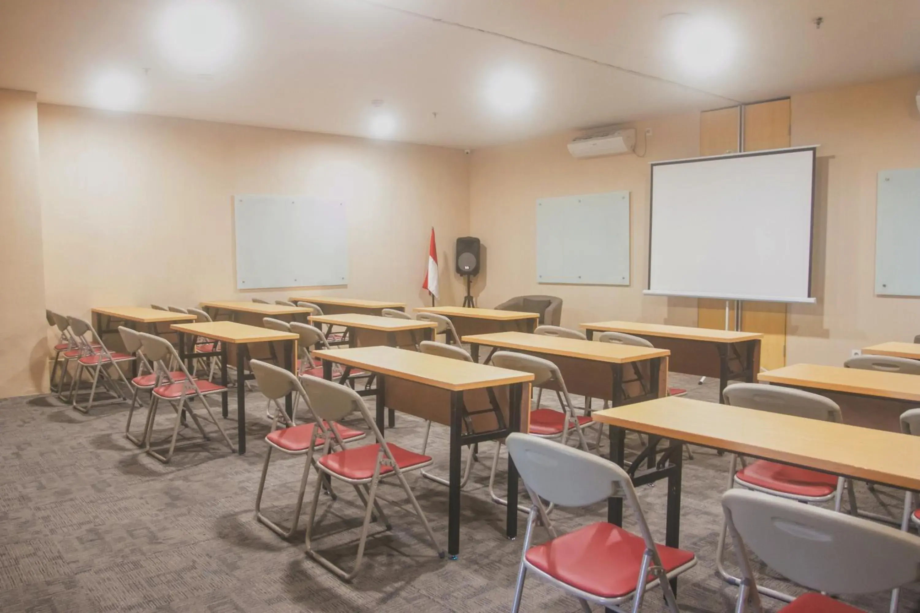 Meeting/conference room in Choice City Hotel