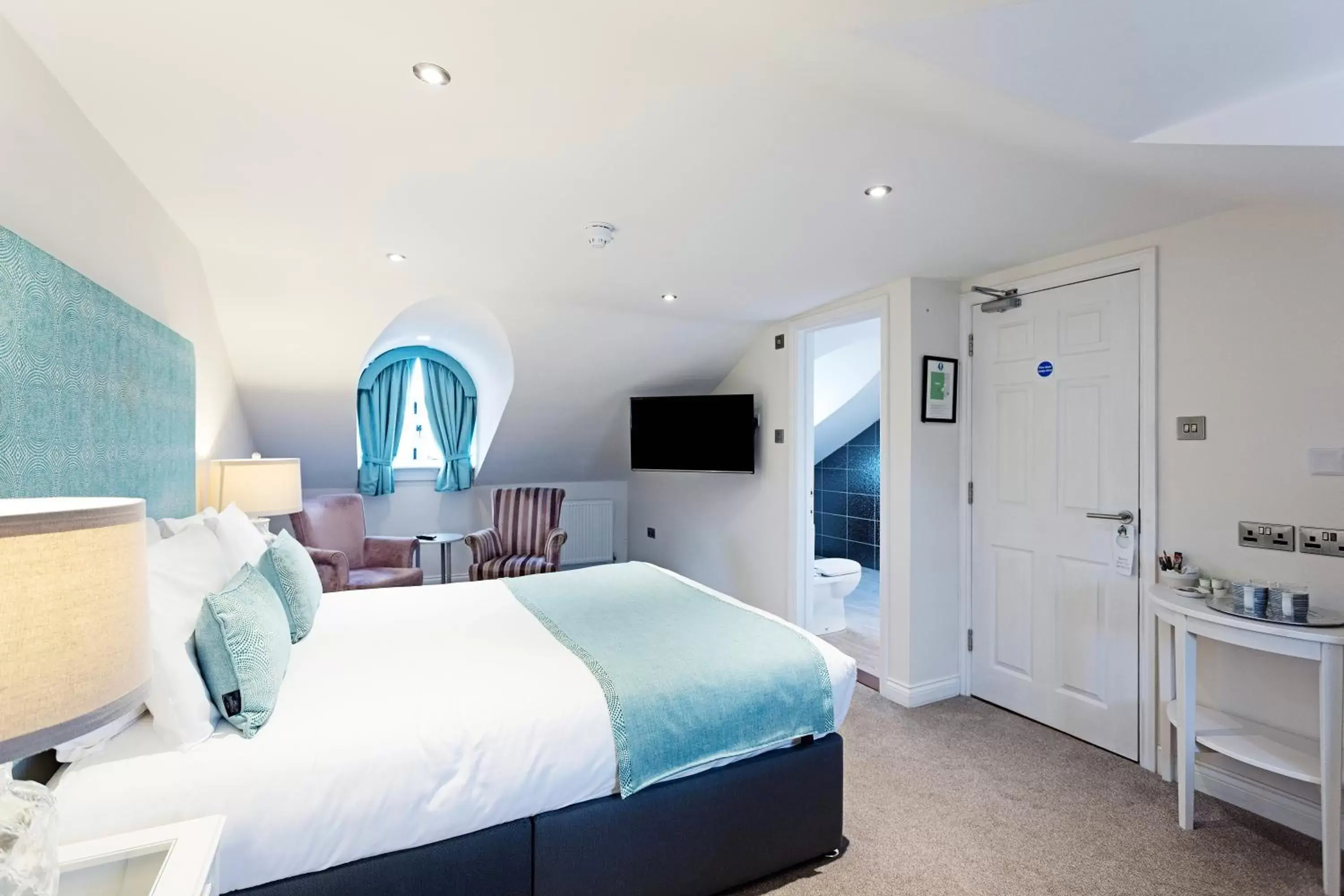 Photo of the whole room, Bed in Andover House Hotel & Restaurant - Adults only