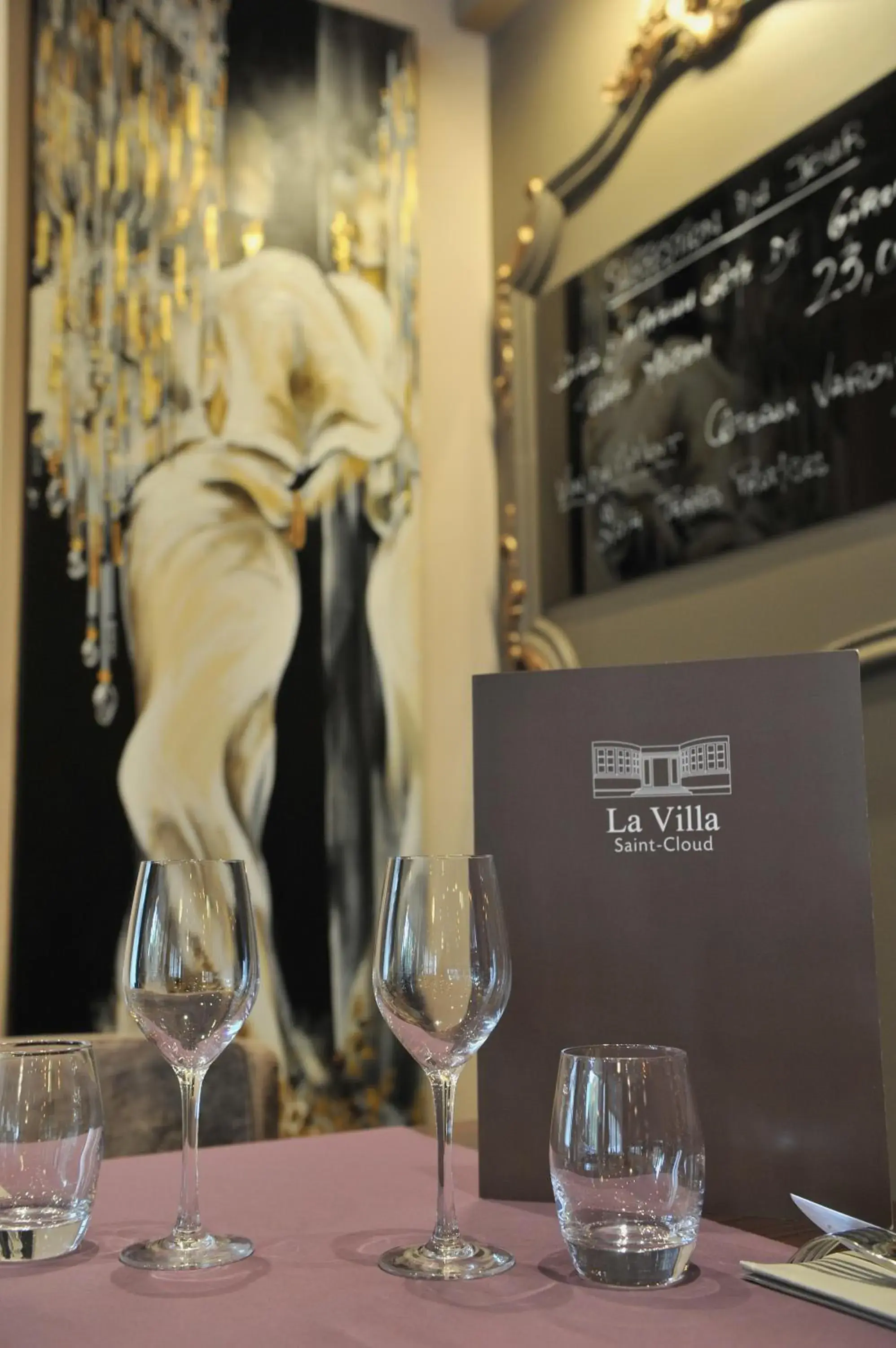 Restaurant/places to eat in Mercure Paris Saint Cloud Hippodrome