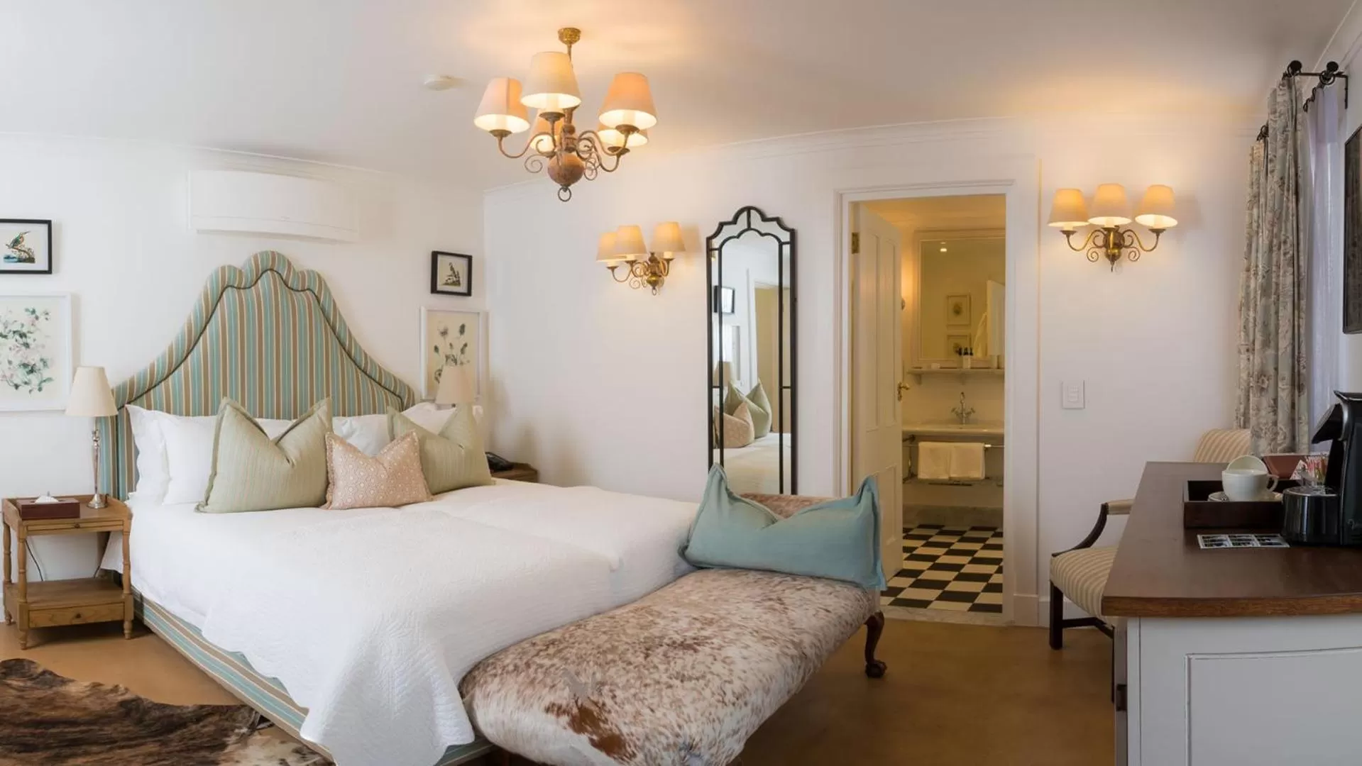 Bed in Drostdy Hotel