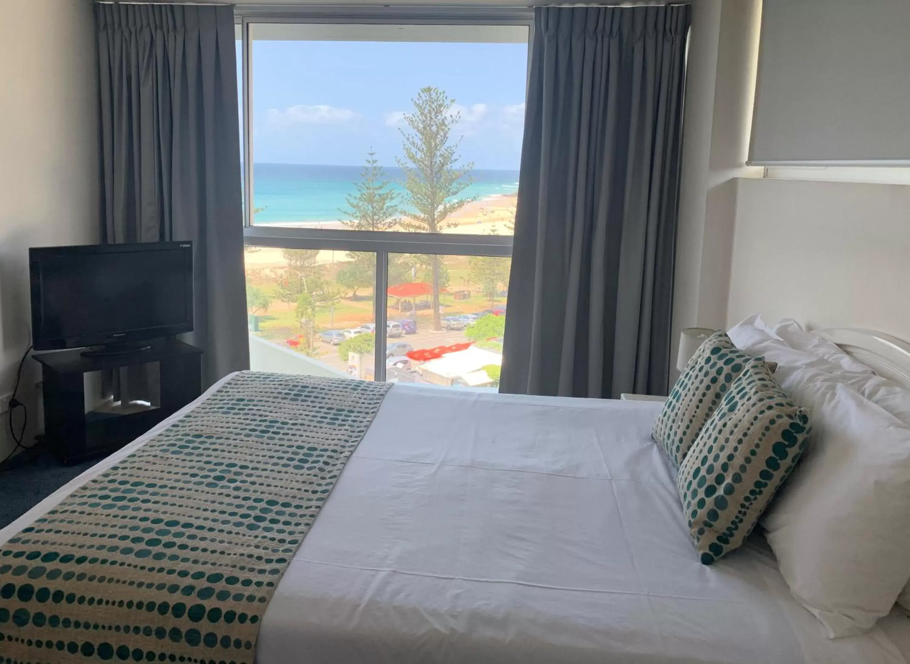 Bedroom, Bed in Ocean Plaza Resort