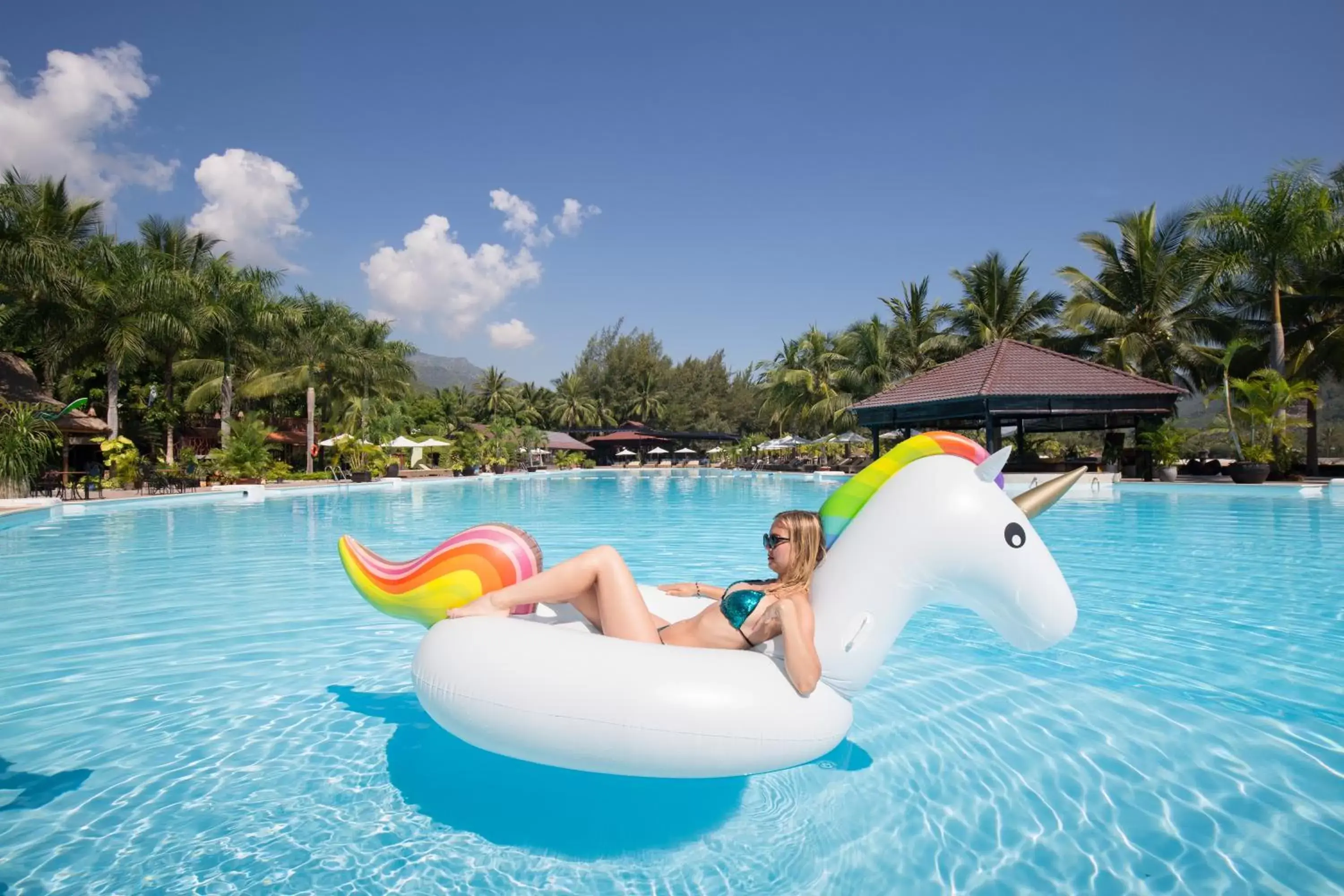 Swimming Pool in Diamond Bay Resort & Spa