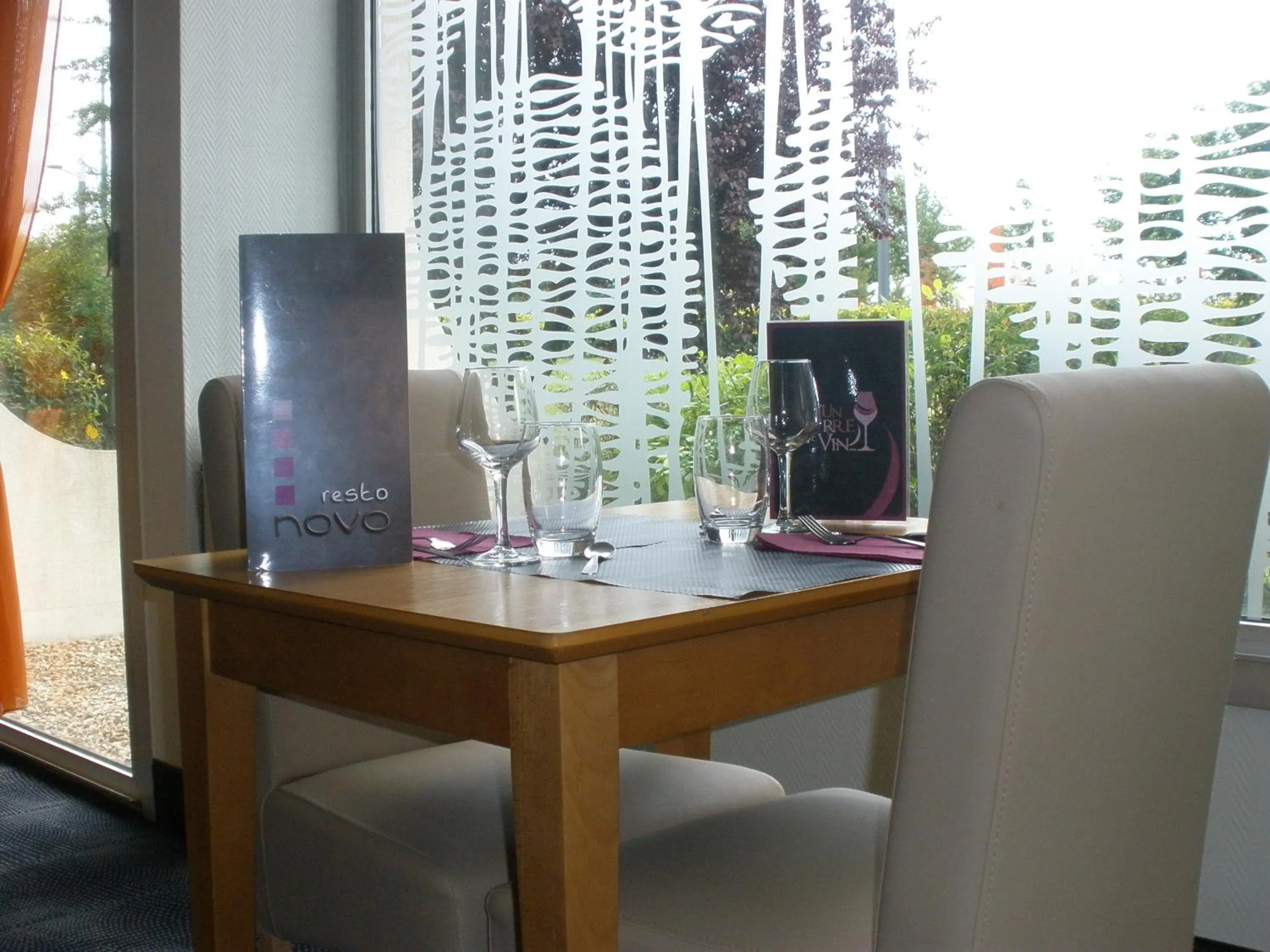 Restaurant/places to eat in ibis Styles Orléans