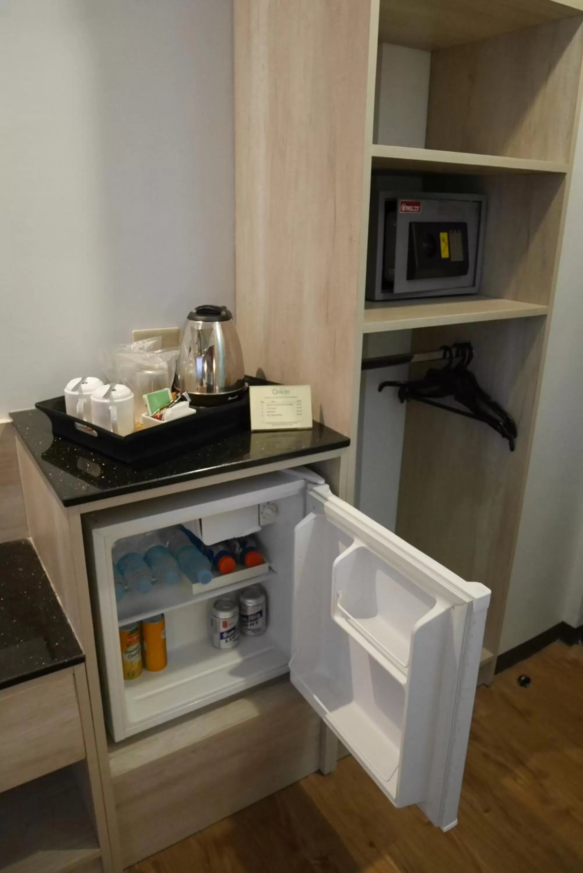 Coffee/tea facilities in Circle Inn Hotel and Suites Bacolod