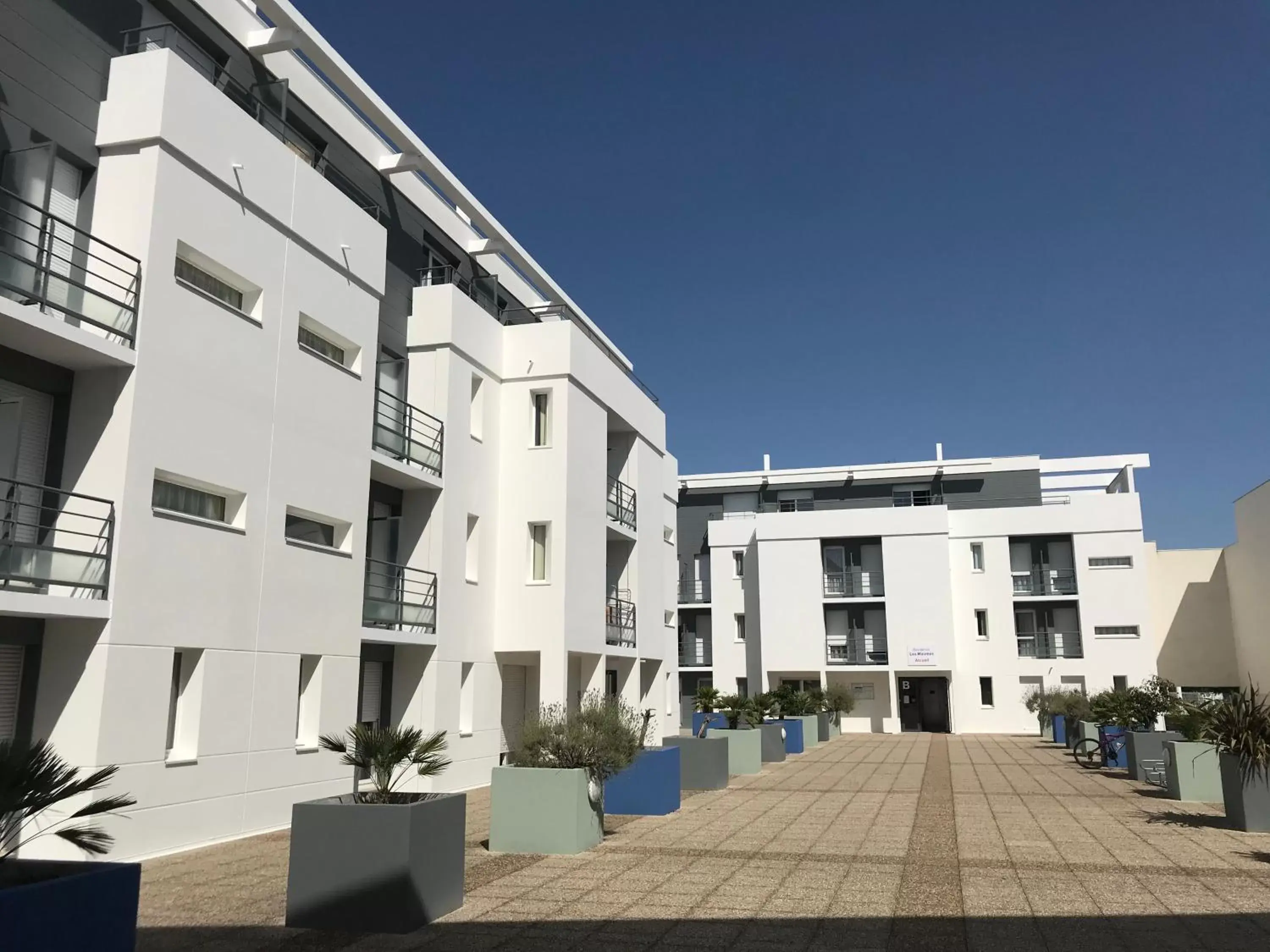 Facade/entrance, Property Building in Séjours & Affaires La Rochelle Les Minimes