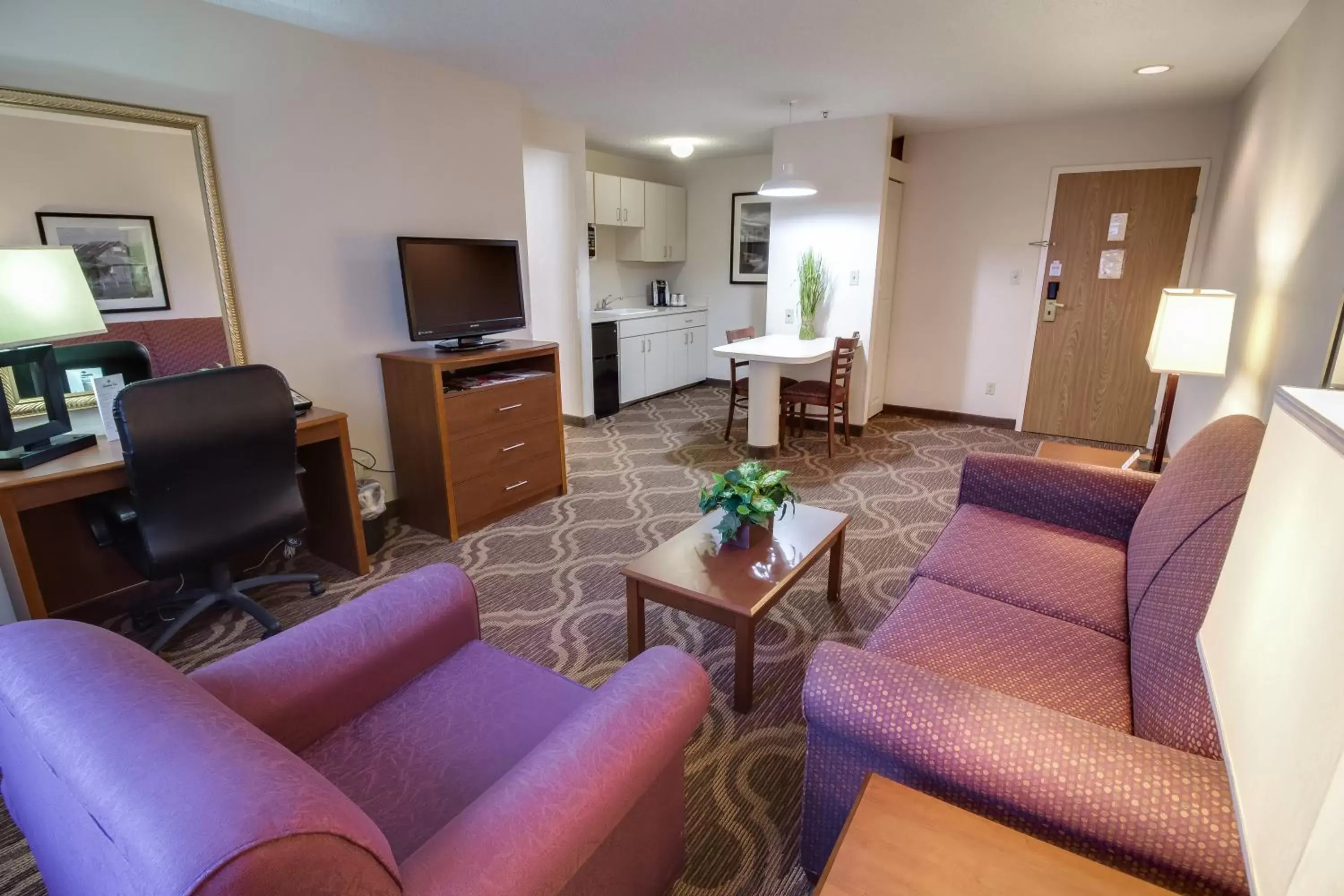 Living room, Seating Area in Ashmore Inn and Suites Lubbock