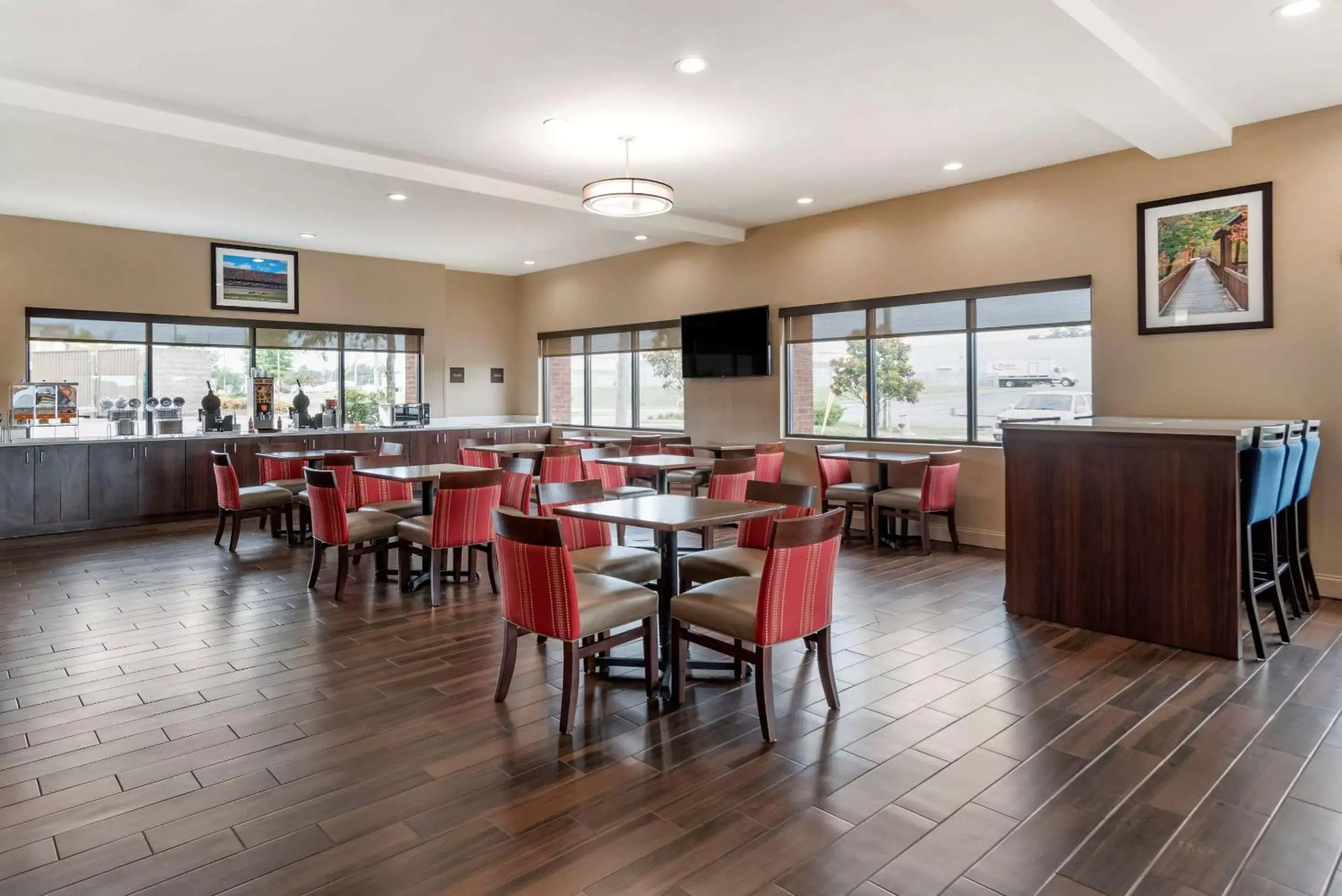 Restaurant/Places to Eat in Comfort Suites Pell City I-20 exit 158
