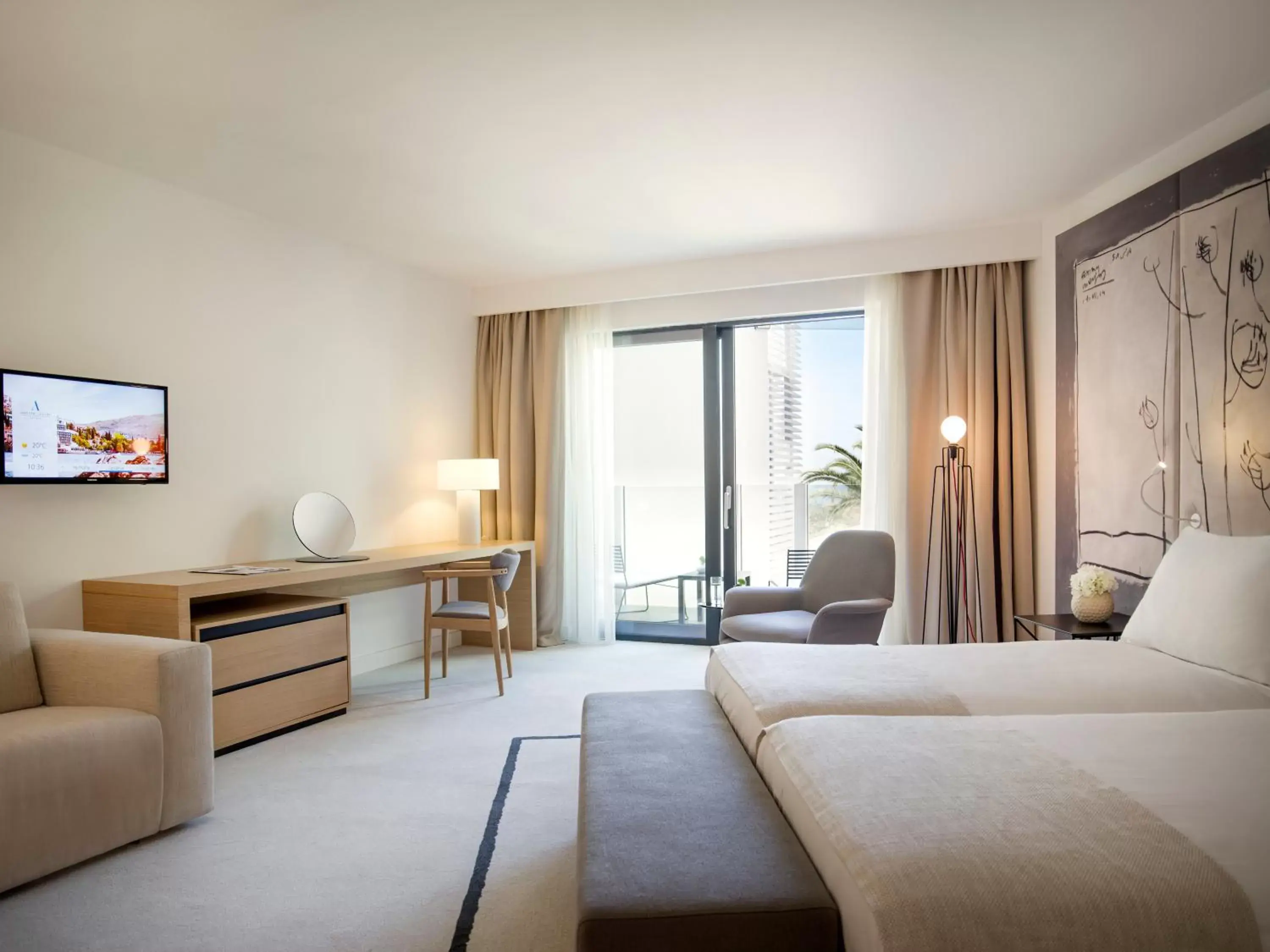 TV and multimedia, TV/Entertainment Center in Hotel Kompas