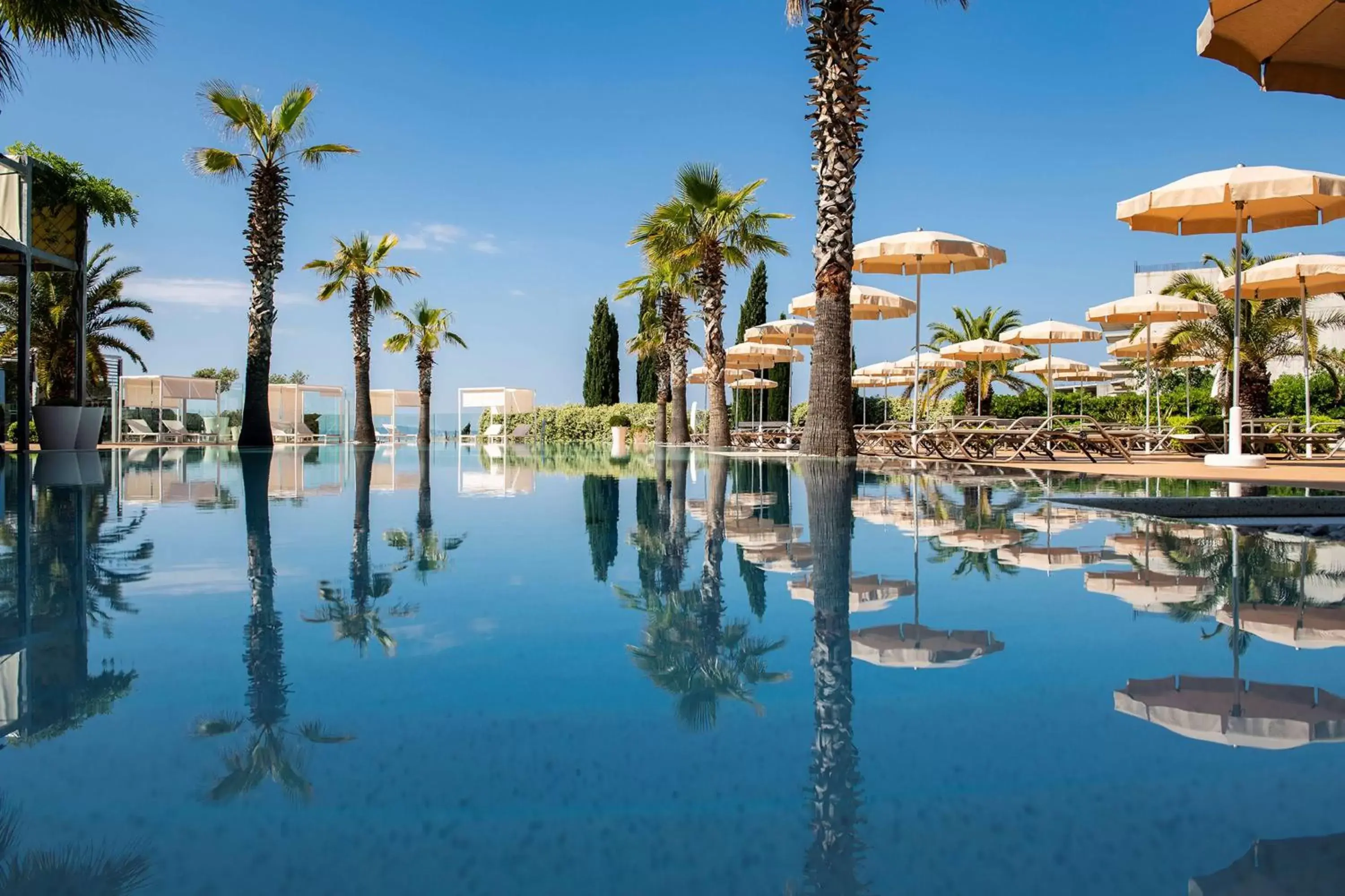 Pool view, Swimming Pool in Radisson Blu Resort & Spa