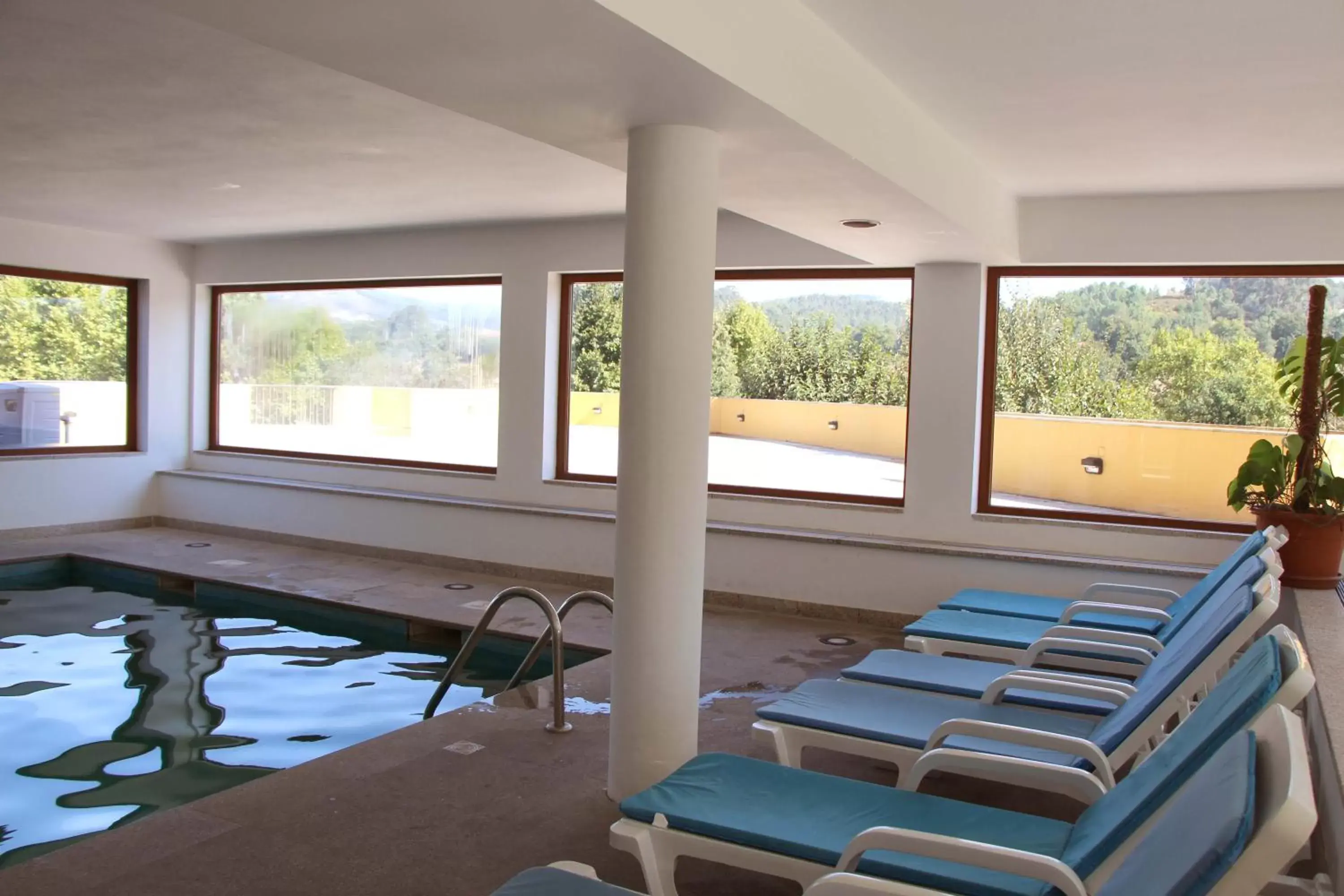 Swimming pool in Hotel Rural de Charme Maria da Fonte