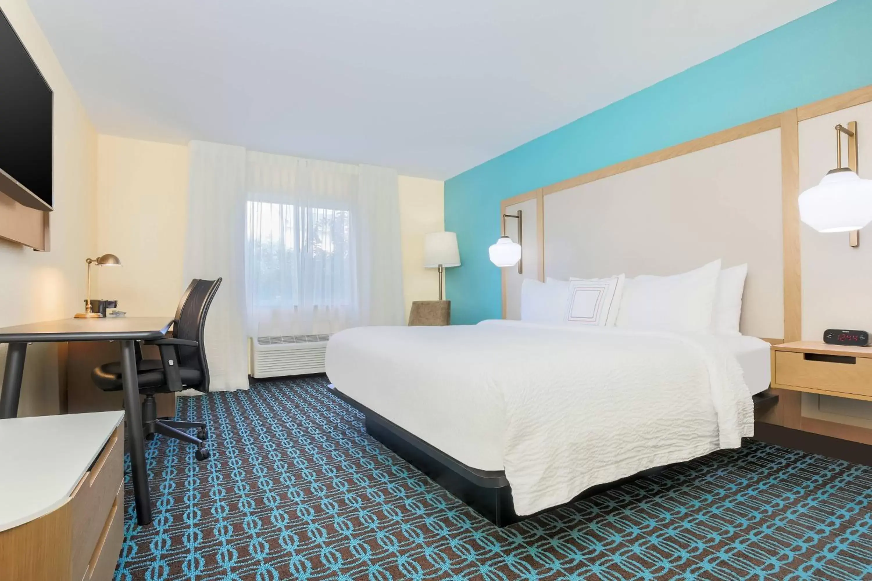 Photo of the whole room, Bed in Fairfield Inn & Suites Houston Humble