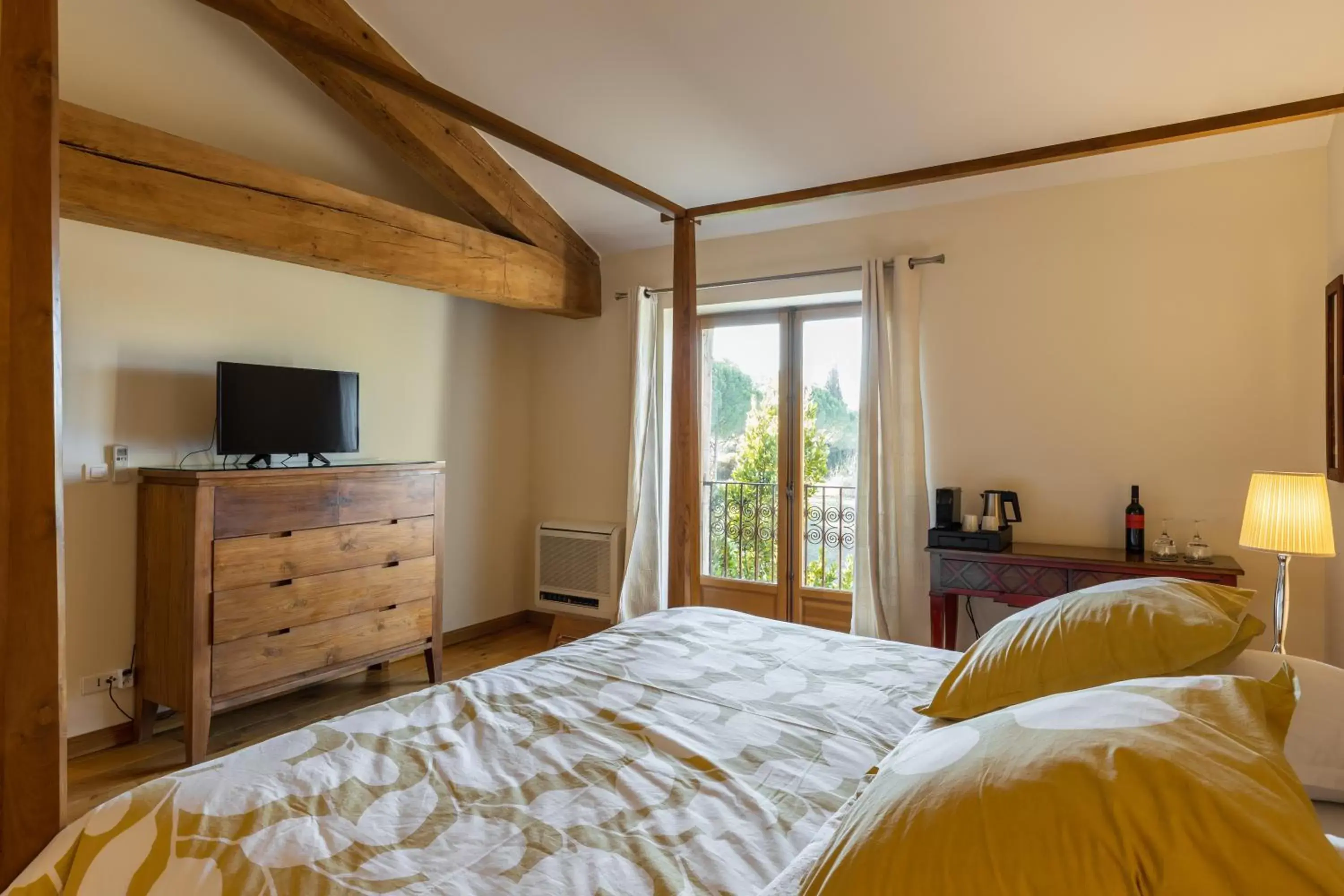 Bedroom, Bed in WAYA à Domaine Saint Domingue