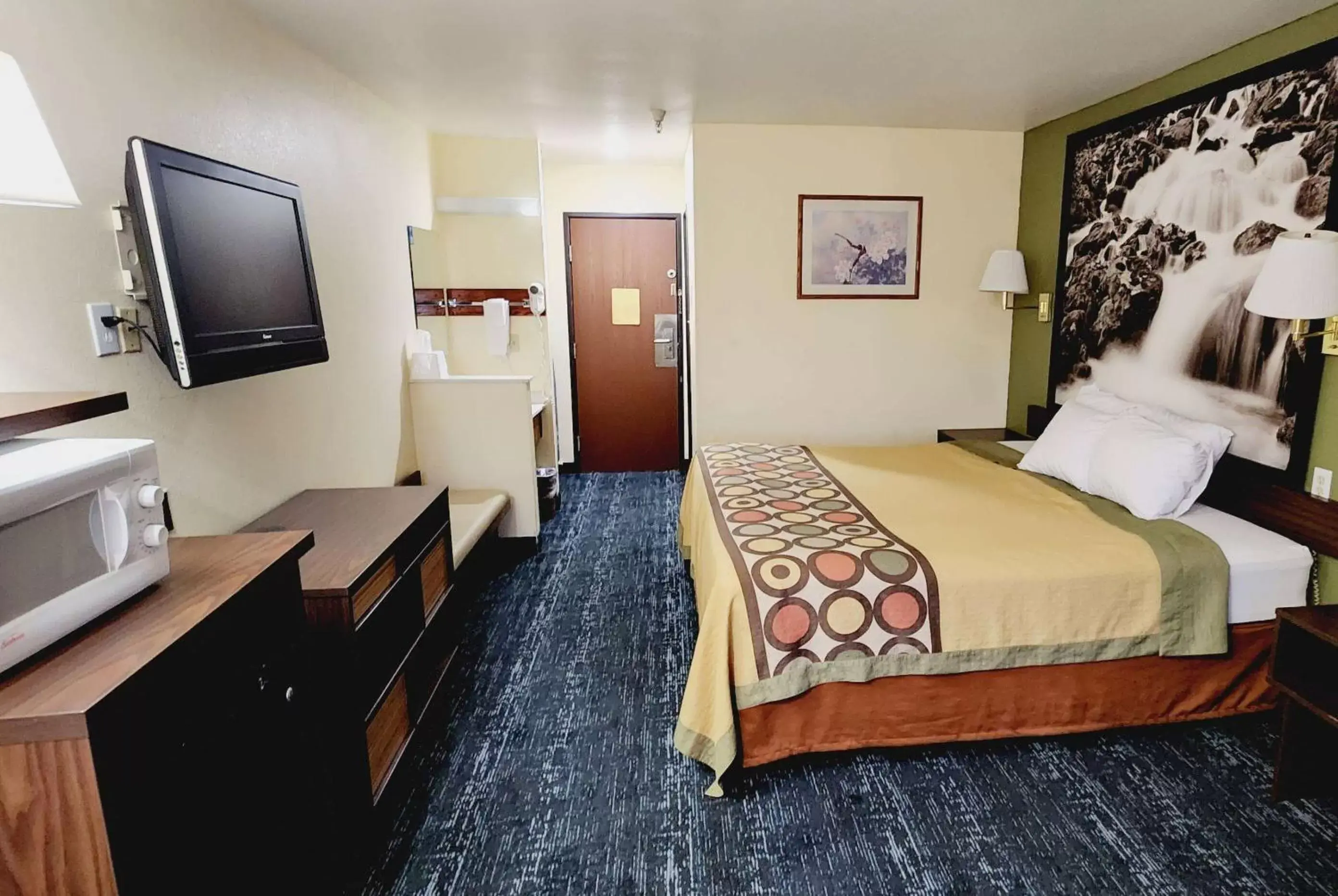 Photo of the whole room, Bed in Super 8 by Wyndham Rawlins Wyoming