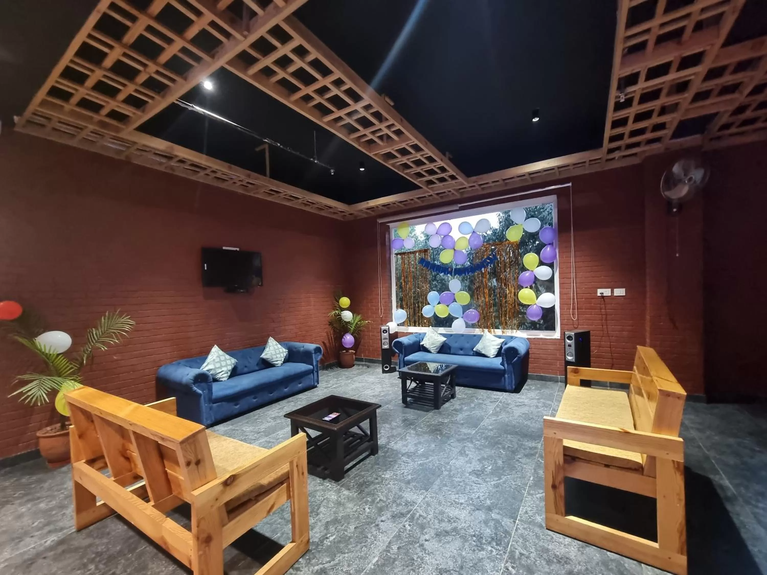 Restaurant/places to eat in Moon Glade By Stylia Hotels