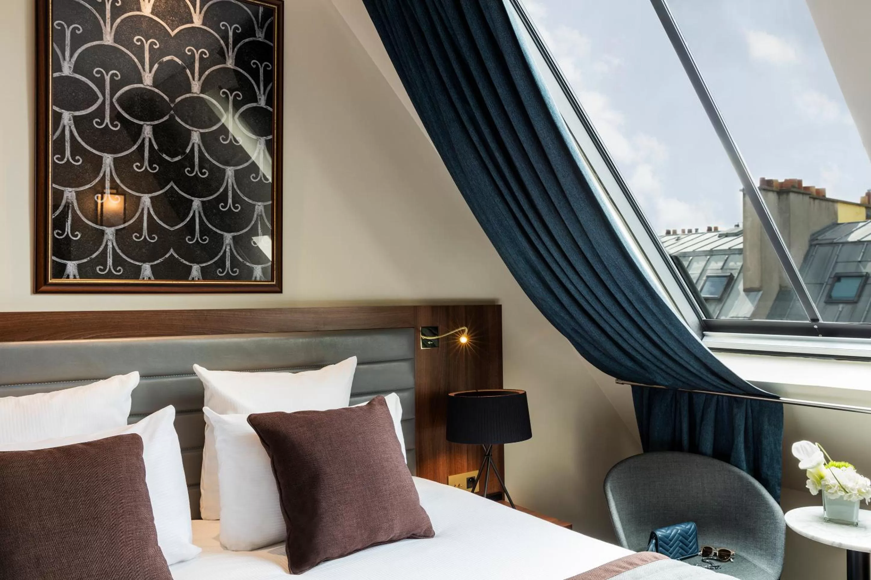 Living room, Bed in Hôtel Mayflower Opera