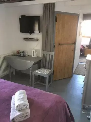 Family Room with Private Bathroom in Les Glycines Family Room with Private Bathroom in Les Glycines