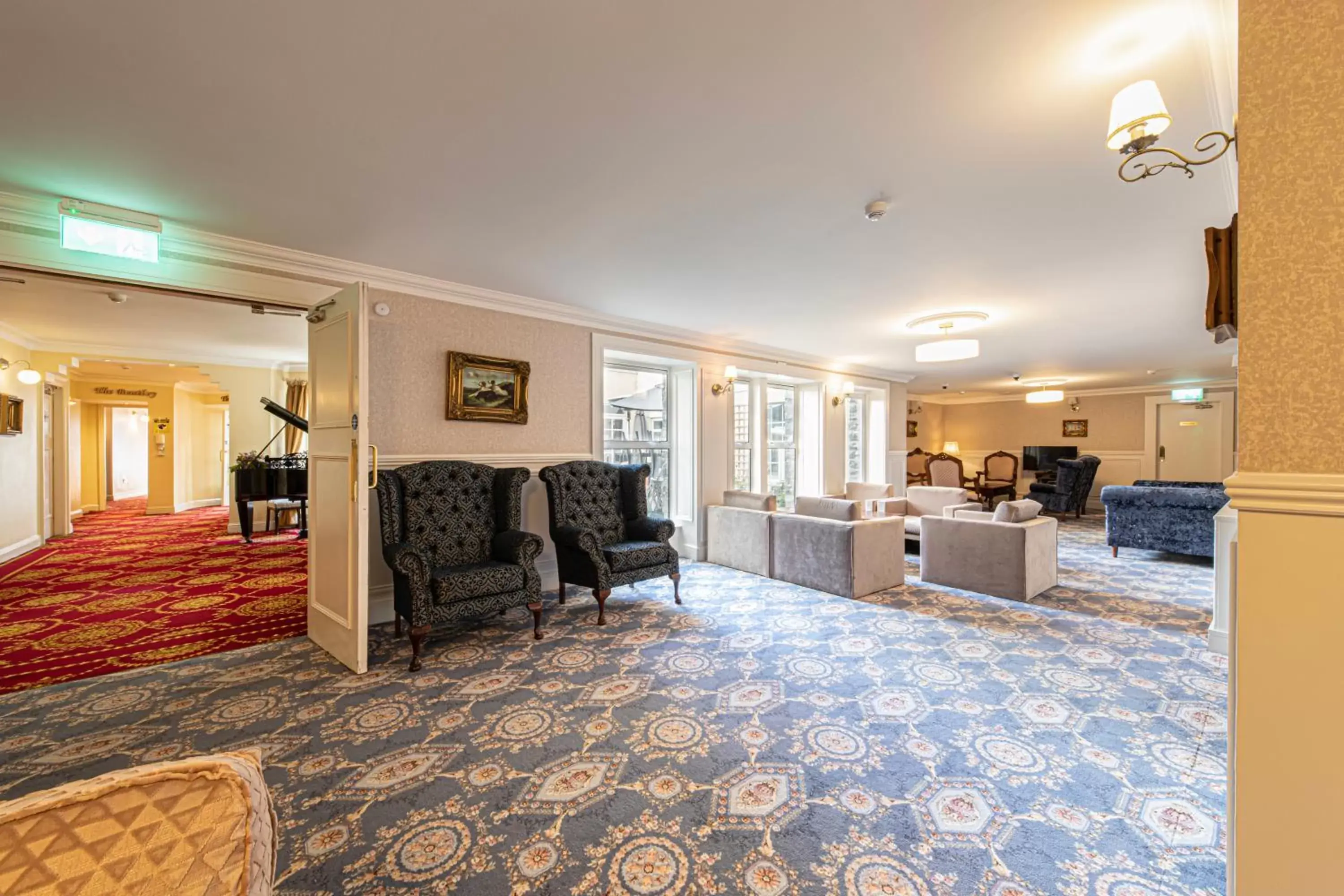 Seating area, Lobby/Reception in Ballina Manor Hotel