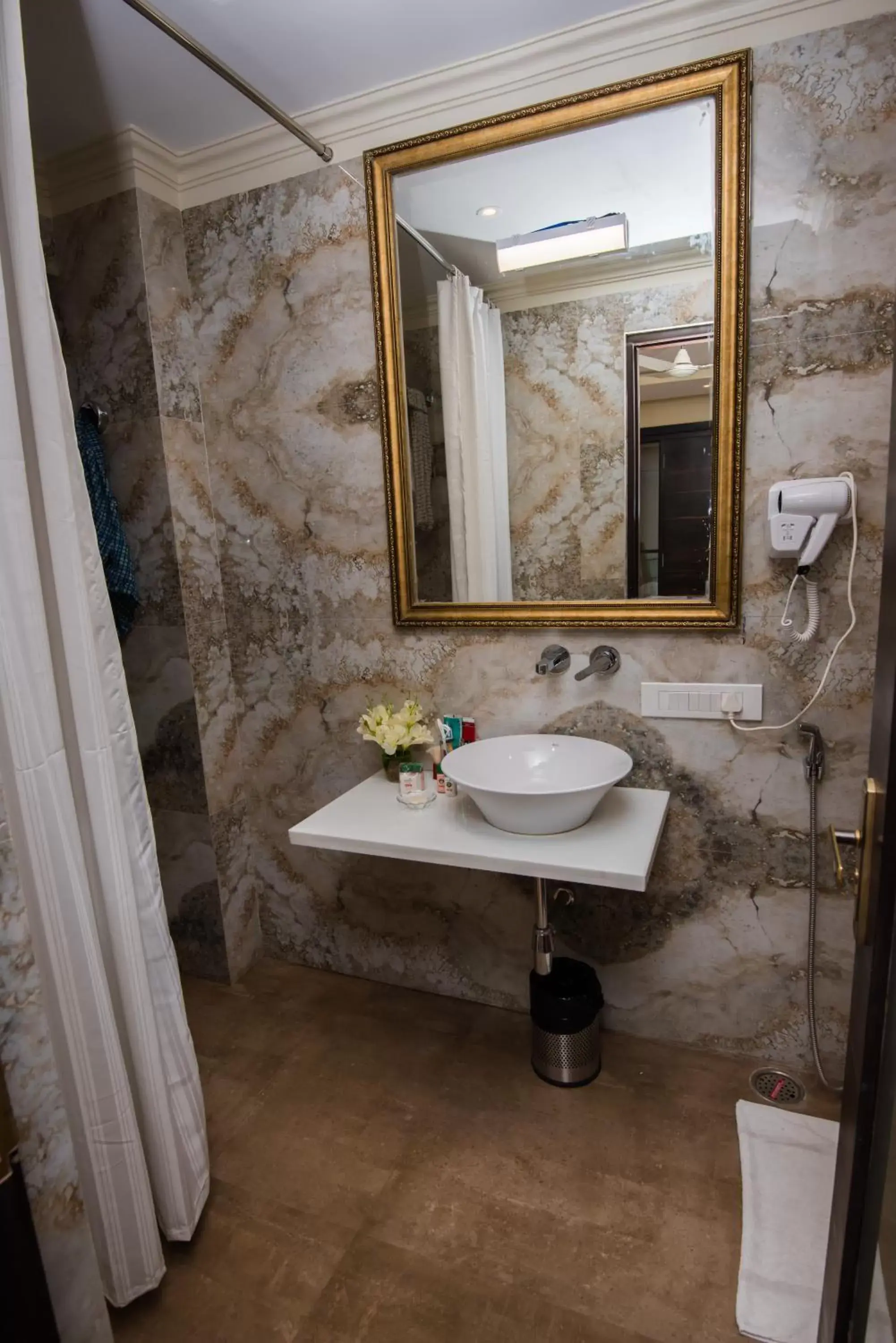 Bathroom in Hotel Heritage Inn at Assi Ghat