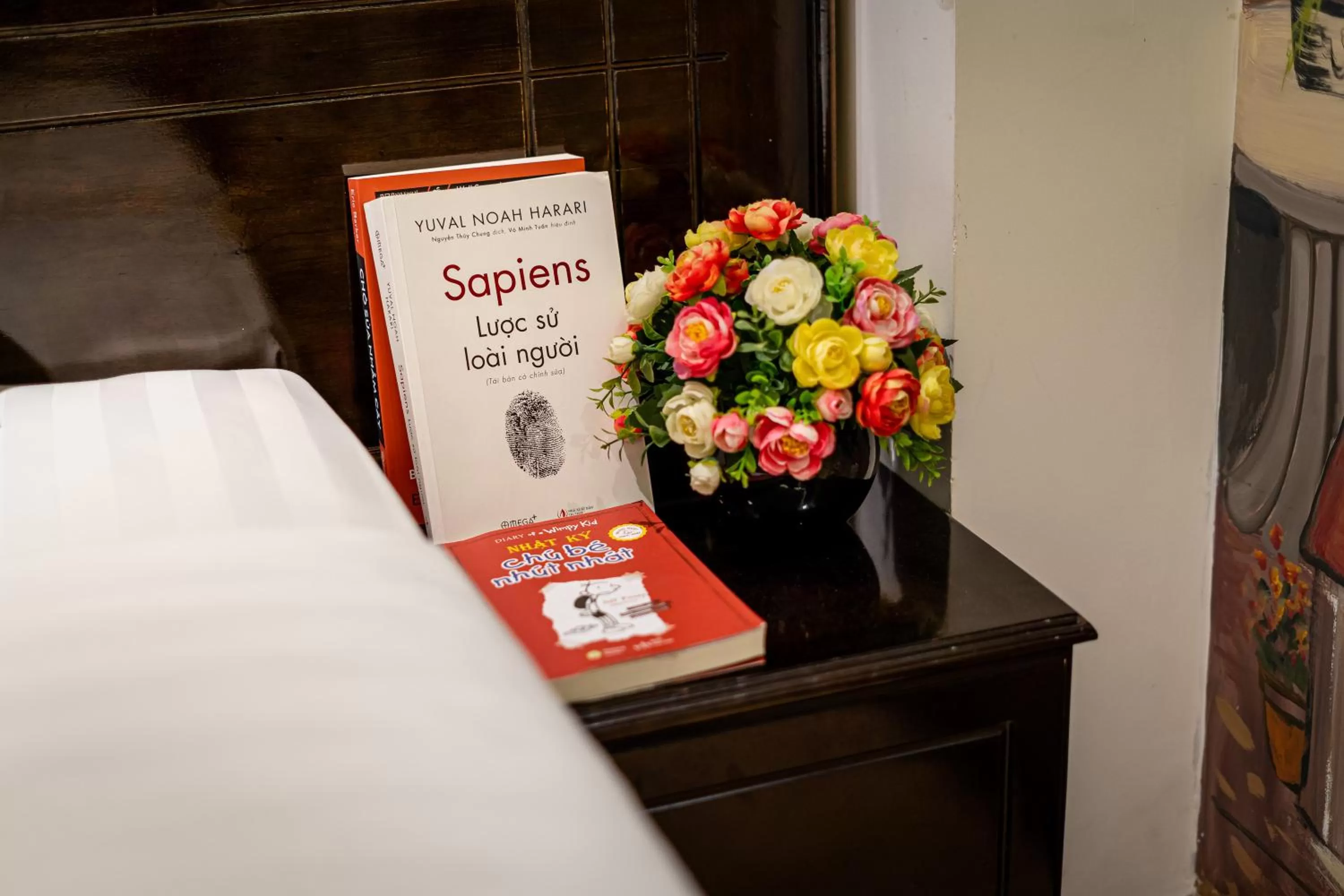 Property logo or sign, Bed in Lotus Laverne Hotel