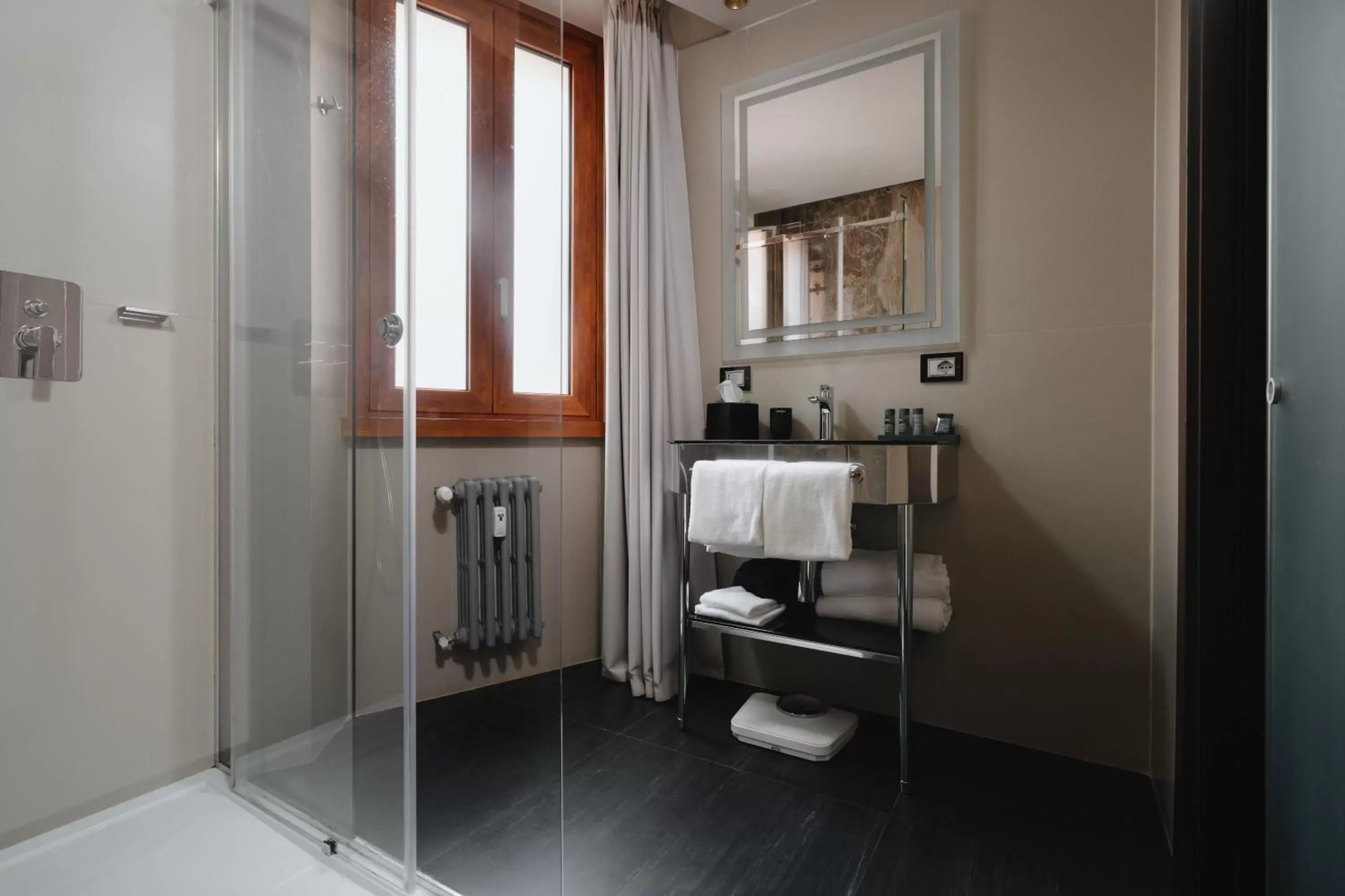 Shower, Bathroom in Mood Suites Tritone