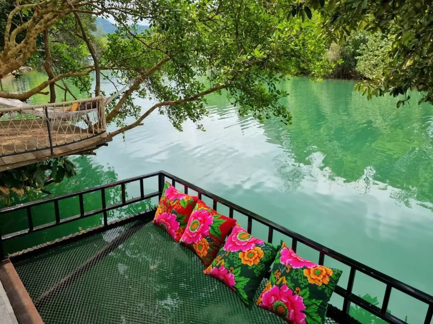 Balcony/Terrace, Lake View in Aana Resort & Spa