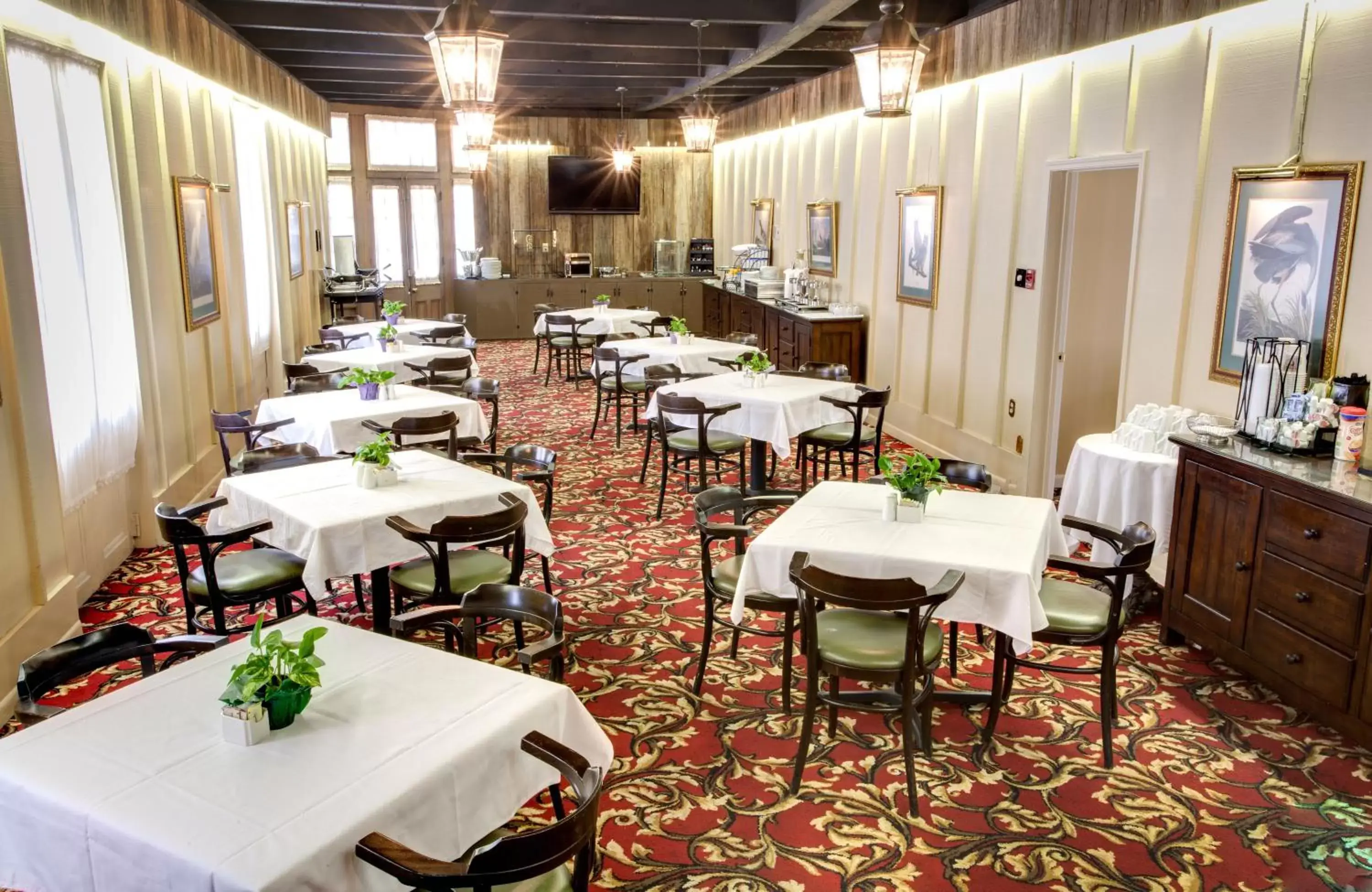 Restaurant/Places to Eat in Dauphine Orleans Hotel